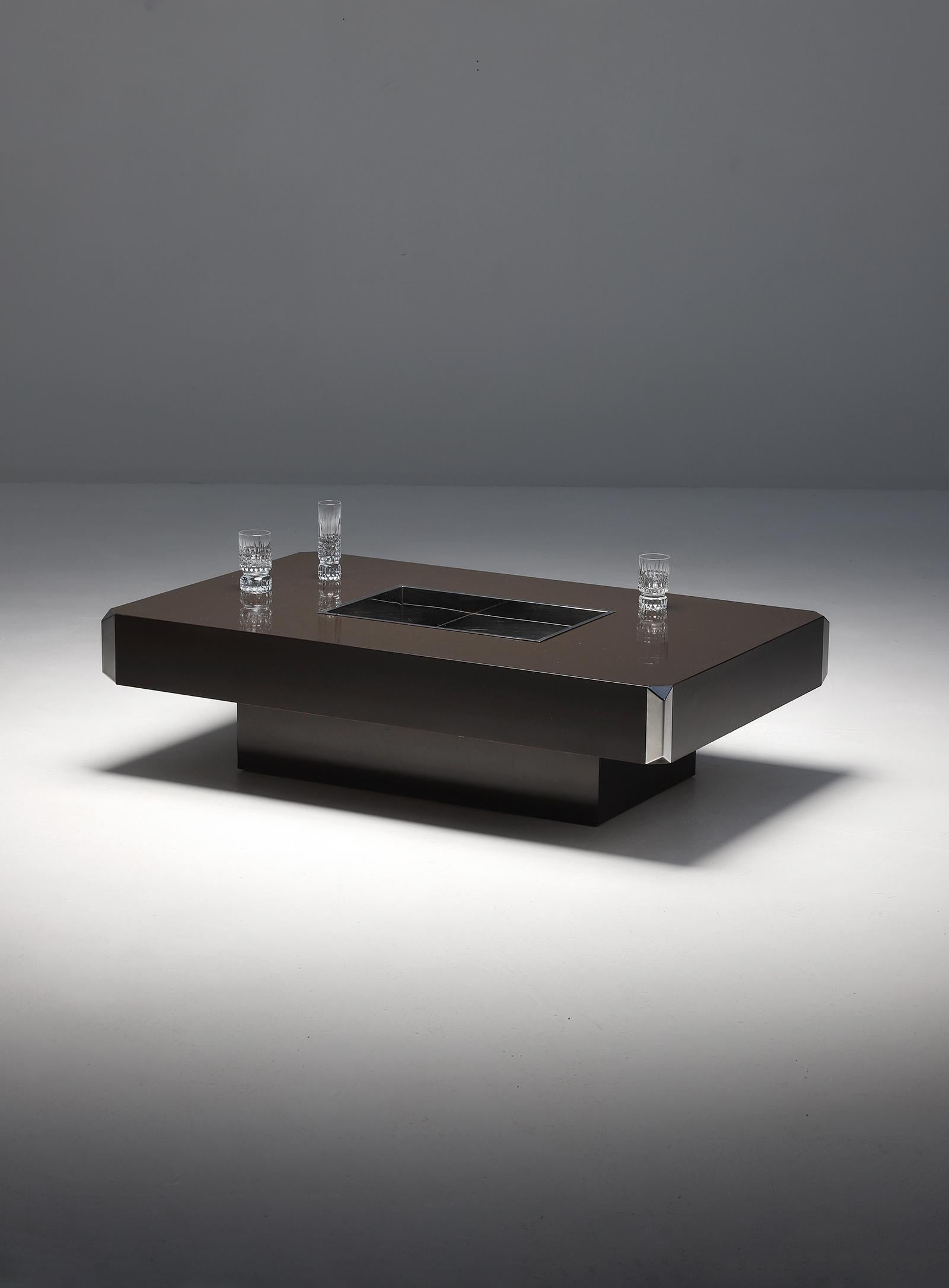Decorative Alveo coffee table designed by Willy Rizzo for Mario Sabot in 1972. The table is made out of a dark brown colored laminated wood with chrome corners. The middle of the table has a central chrome box that can be used as a bar or a place