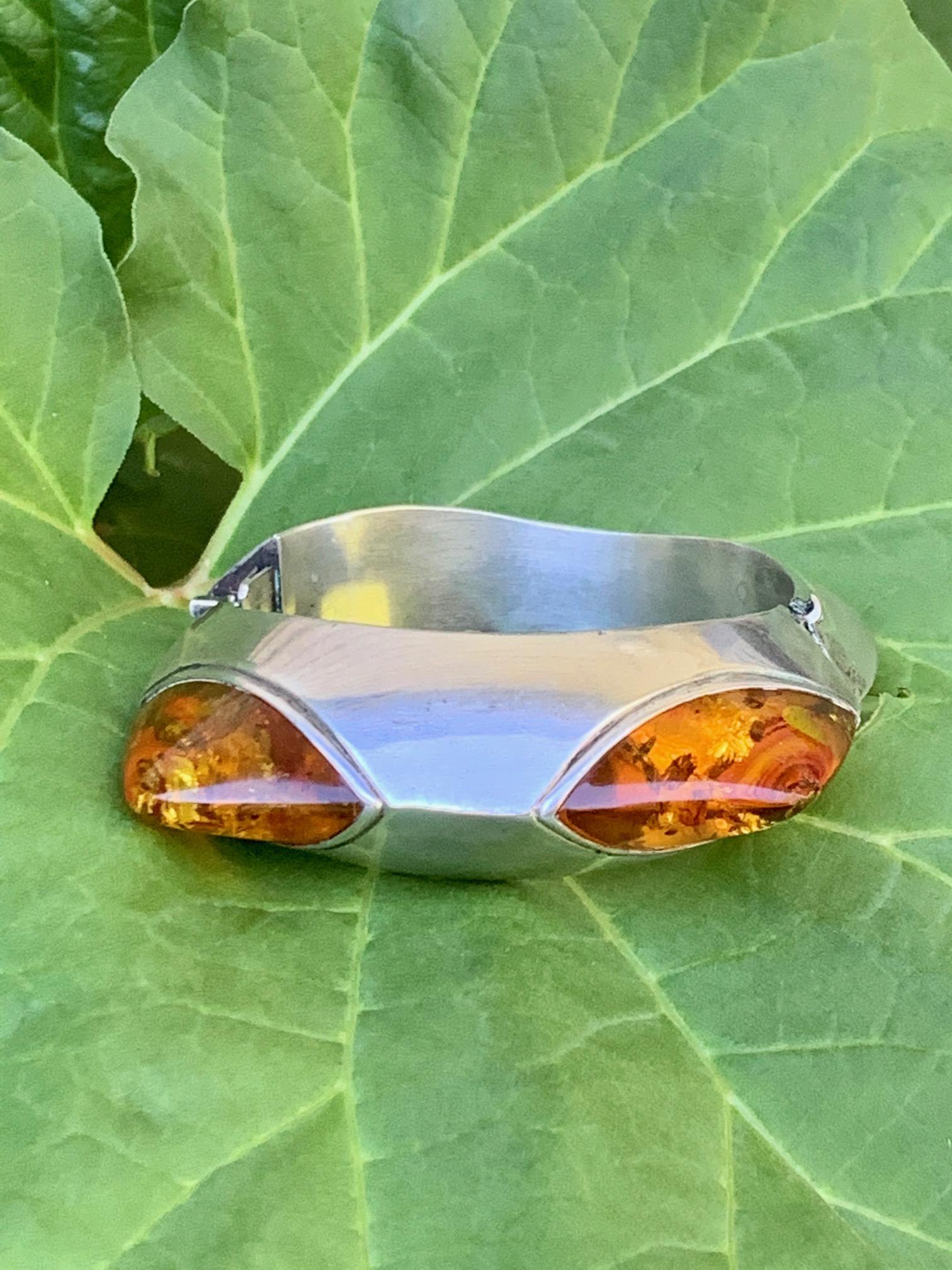 Modern Bernstein Edelstein signiert Gloria Chavez Scharnier .925 Sterling Silber Armreif Damen im Angebot