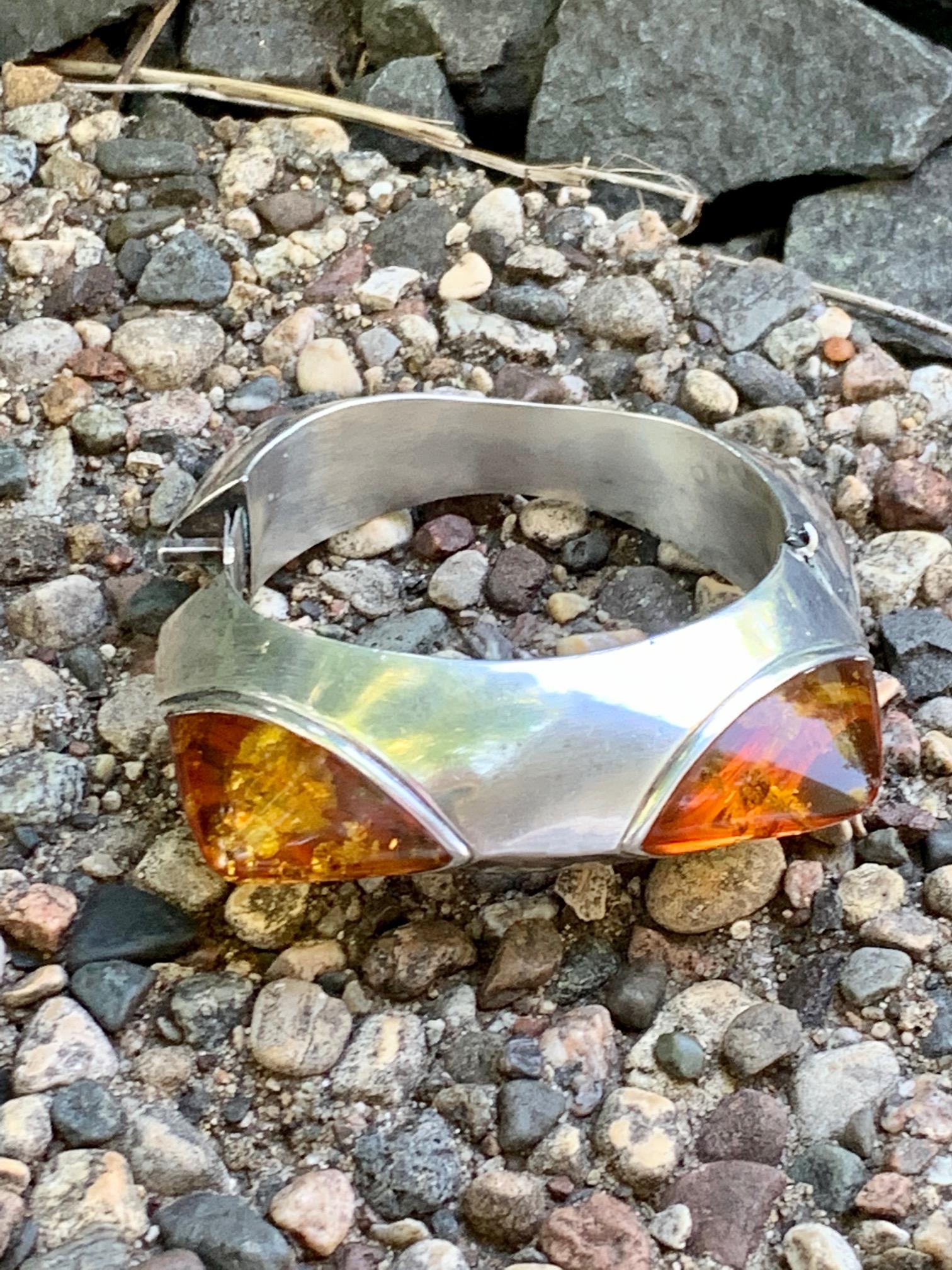 Tumbled Modern Amber Gemstone Signed Gloria Chavez Hinged .925 Sterling Silver Bangle For Sale