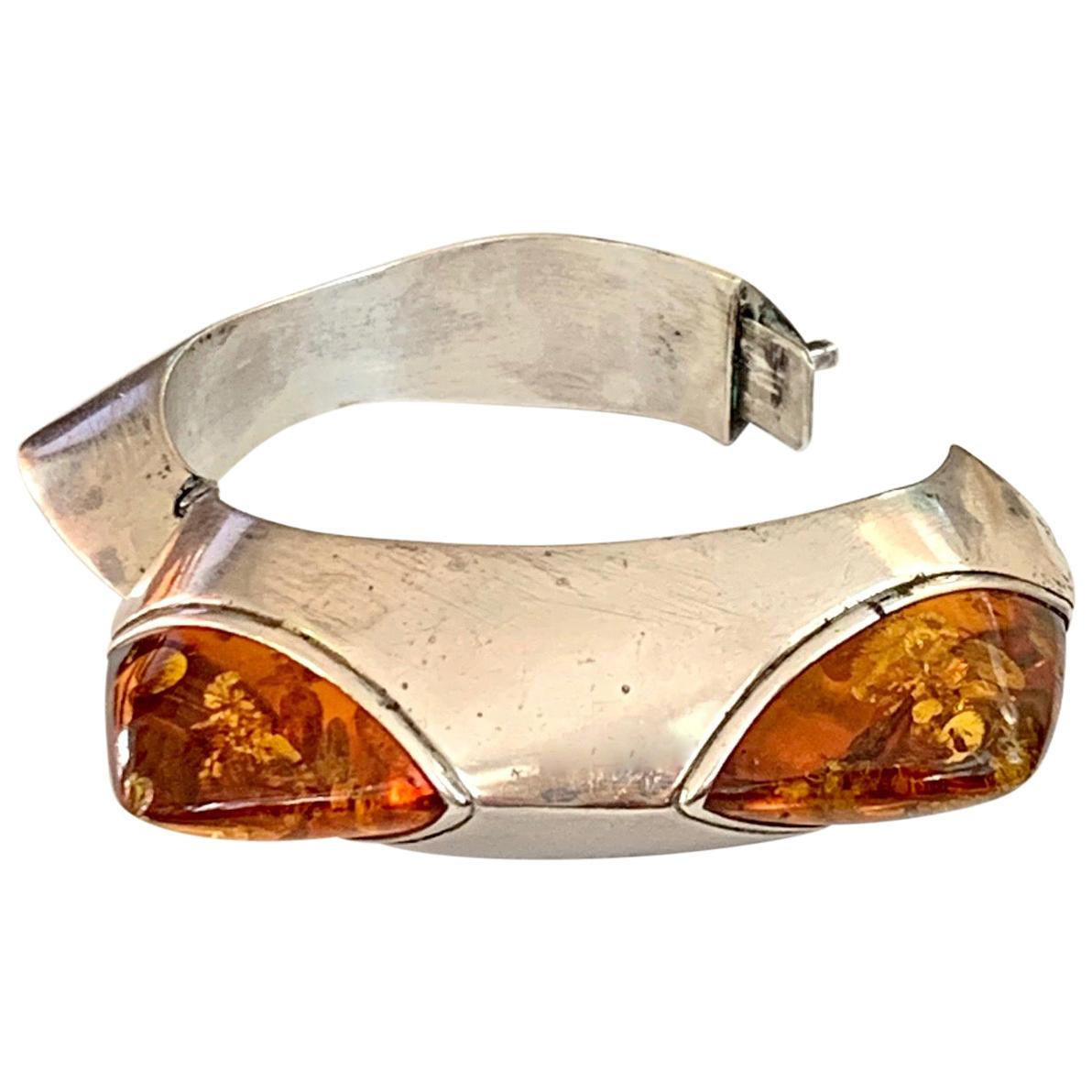 Modern Amber Gemstone Signed Gloria Chavez Hinged .925 Sterling Silver Bangle For Sale