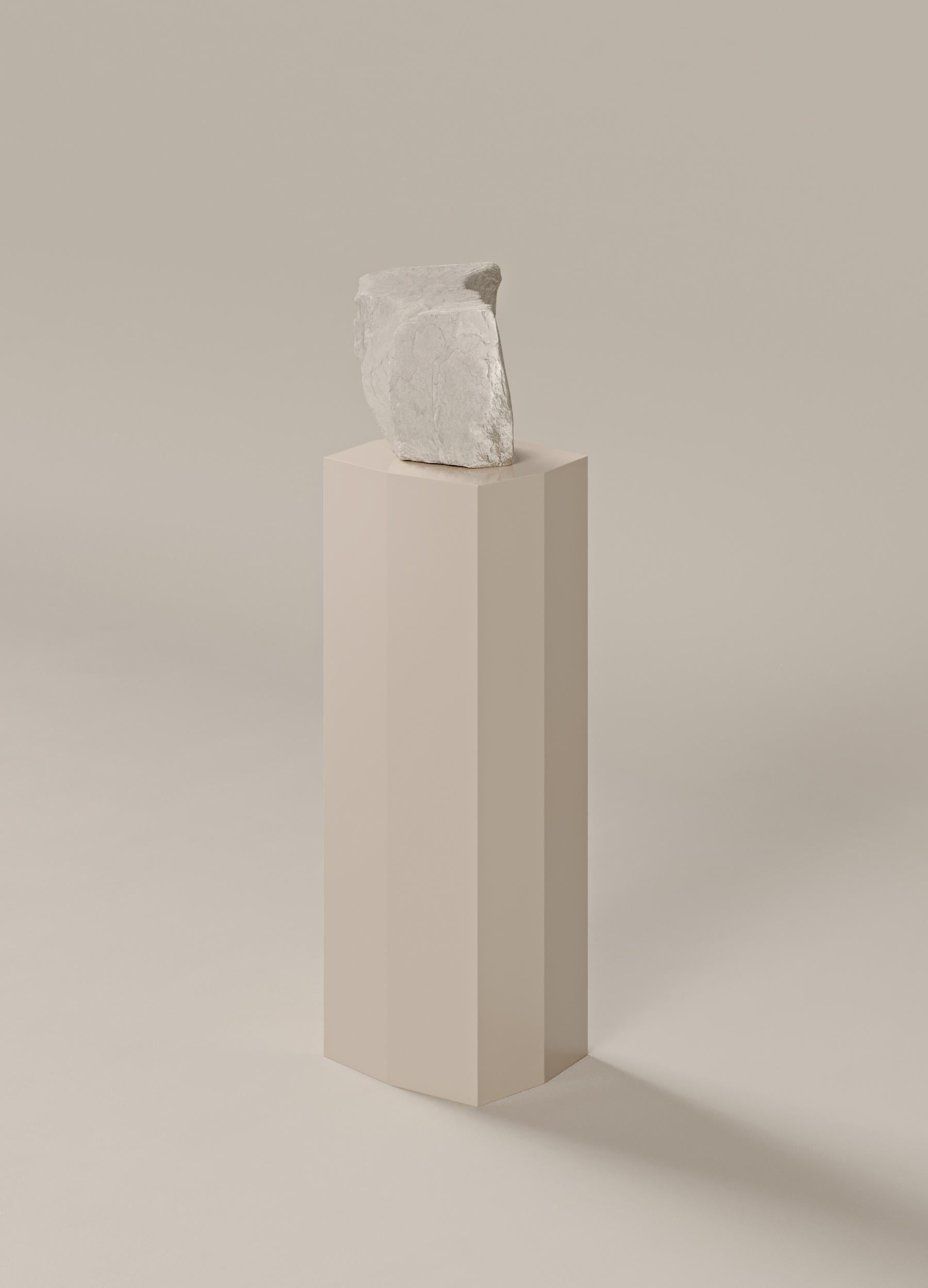 Modern Ame II Geometric Pedestal in Ivory Lacquered MDF by Zoe Wolker (Moderne) im Angebot