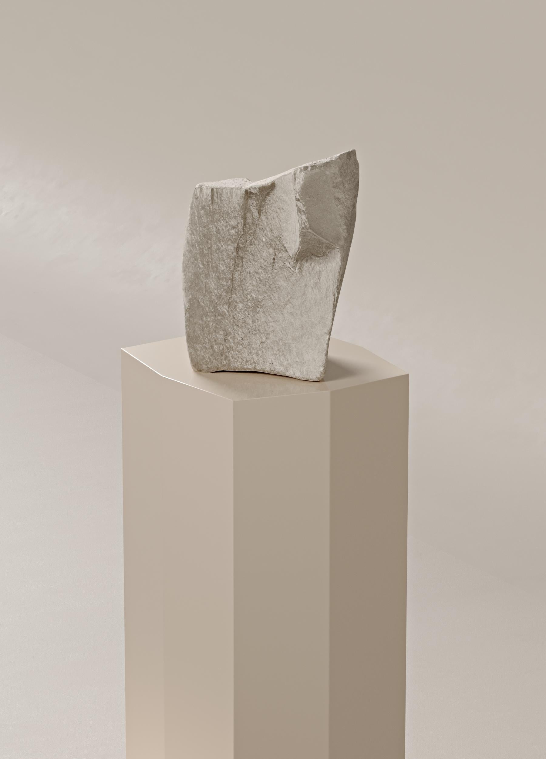 Modern Ame II Geometric Pedestal in Ivory Lacquered MDF by Zoe Wolker (amerikanisch) im Angebot