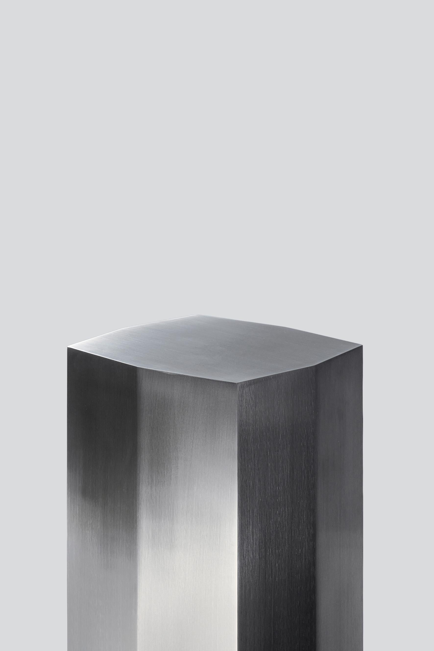 Pedestal geométrico escultural Modern Ame II de acero inoxidable by Zoe Wolker en venta 6