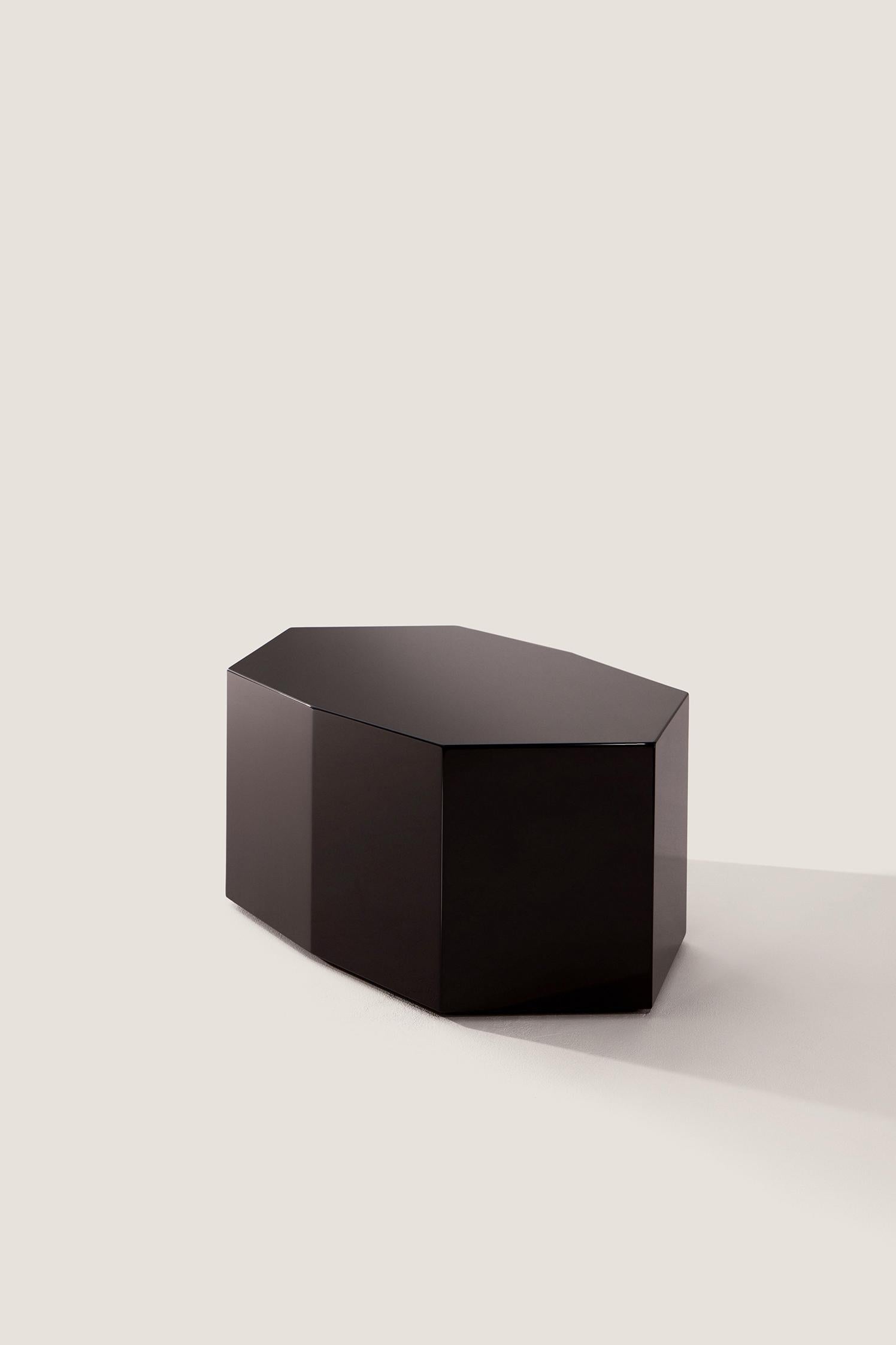 Mesa de centro moderna Ame III de MDF lacado en chocolate oscuro by Zoe Wolker Moderno en venta