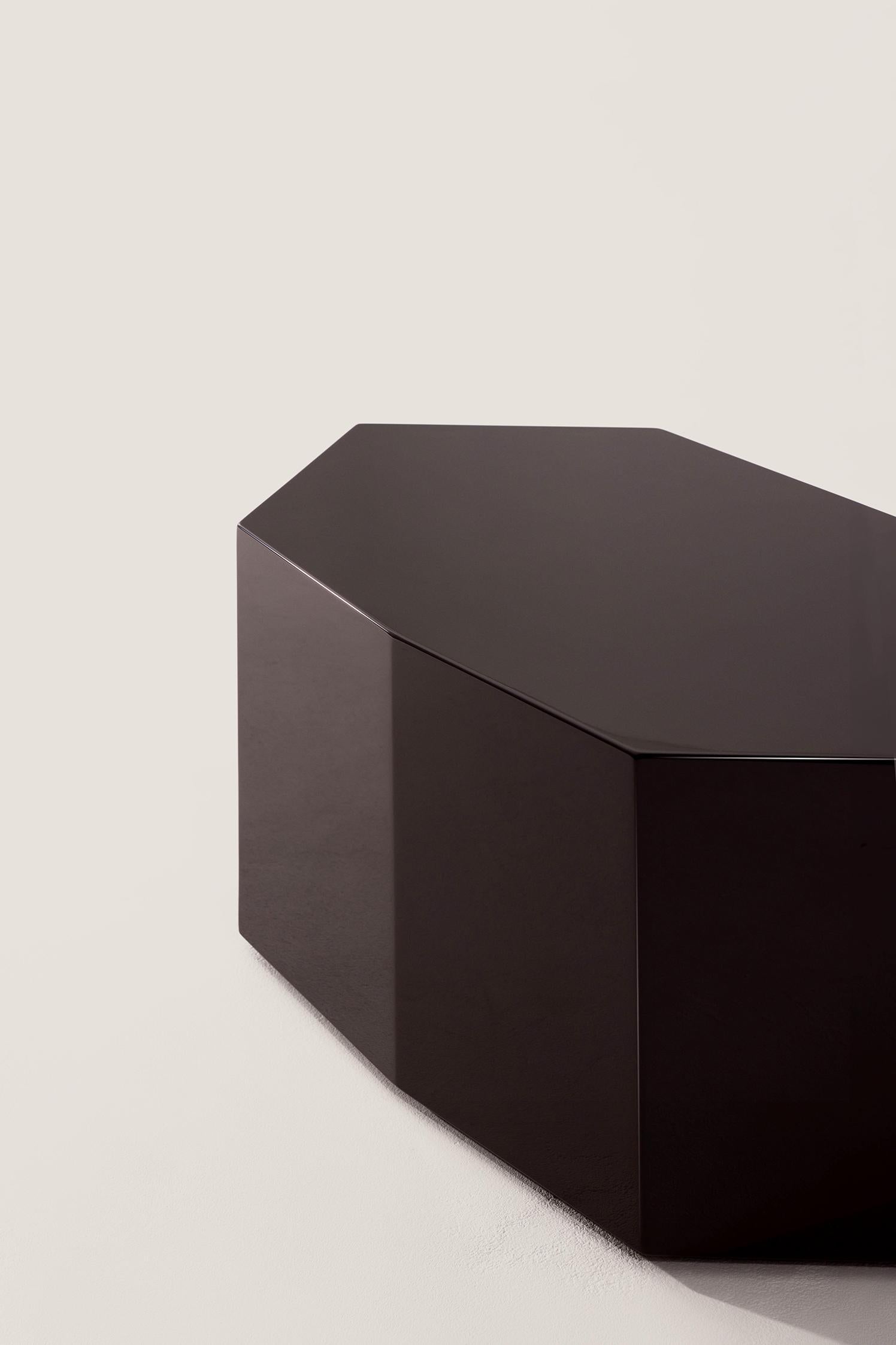 Mesa de centro moderna Ame III de MDF lacado en chocolate oscuro by Zoe Wolker Estadounidense en venta