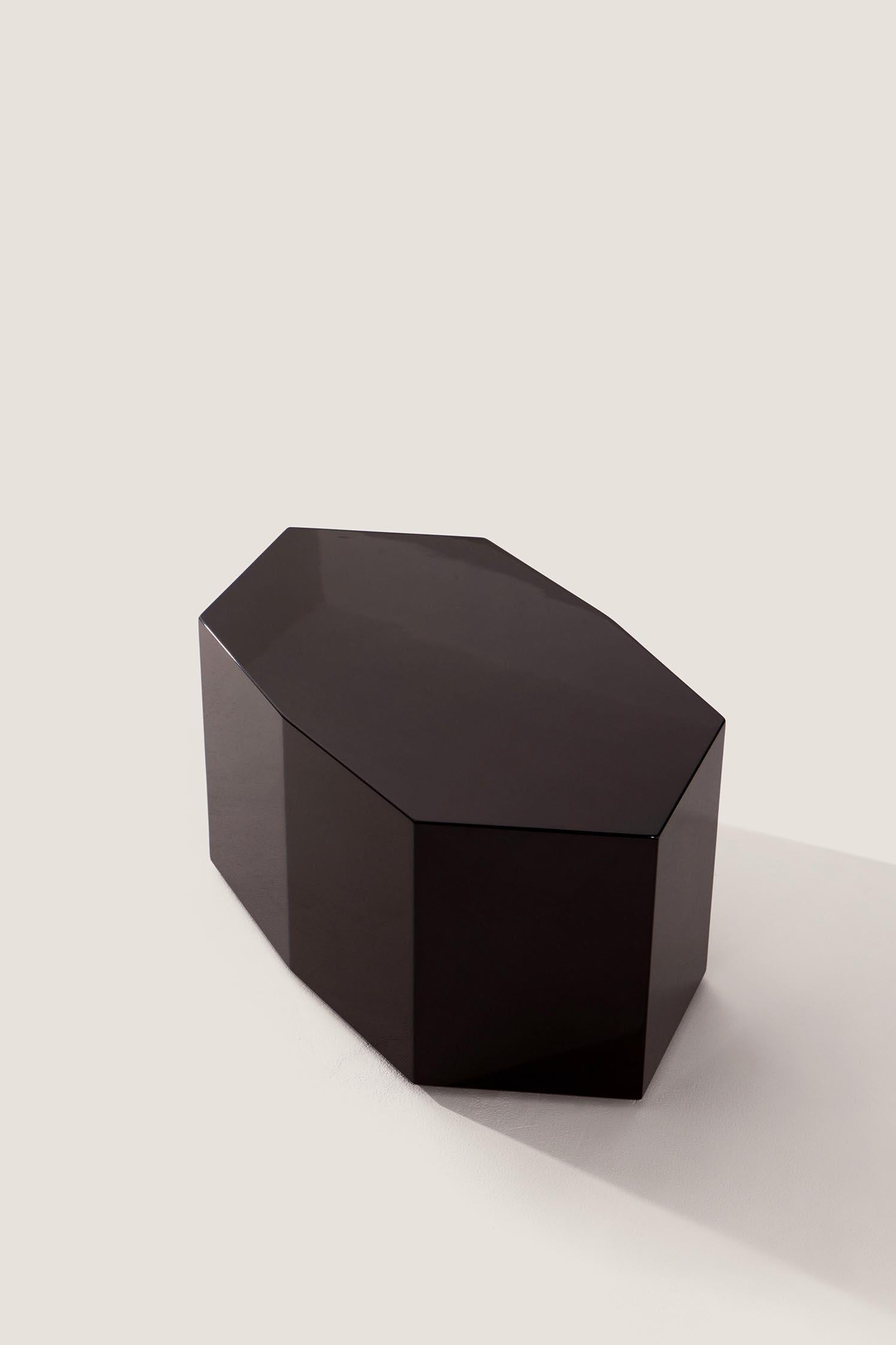 Mesa de centro moderna Ame III de MDF lacado en chocolate oscuro by Zoe Wolker Madera en venta