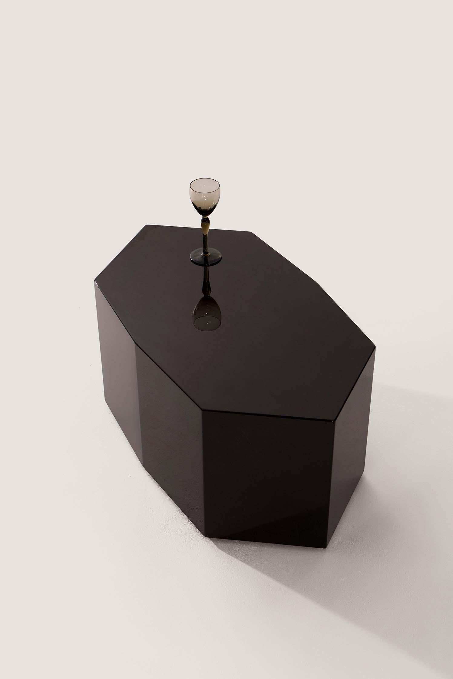 Mesa de centro moderna Ame III de MDF lacado en chocolate oscuro by Zoe Wolker en venta 1