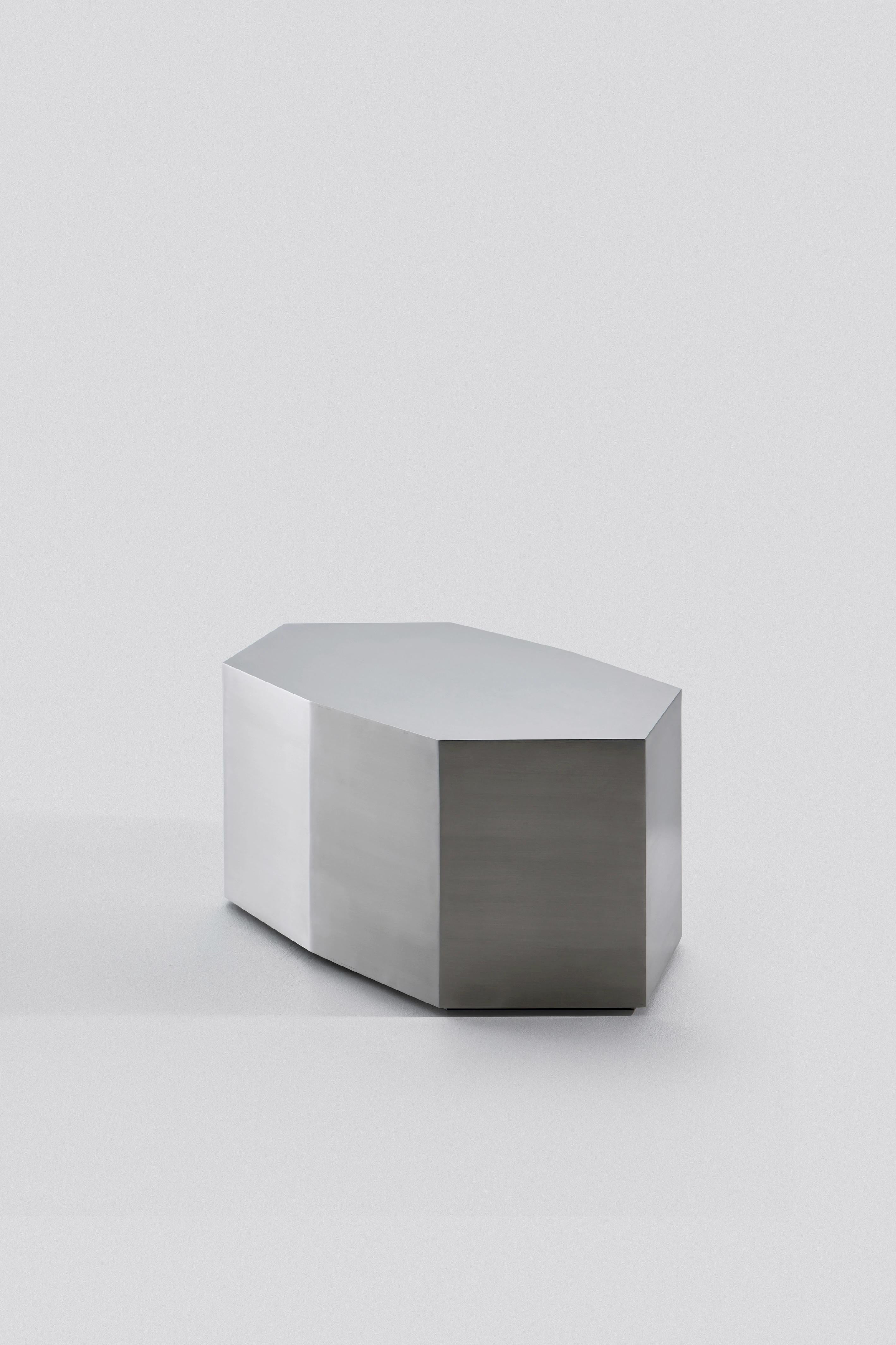 XXIe siècle et contemporain Table basse sculpturale moderne Ame III en acier inoxydable brossé par Zoe Wolker en vente