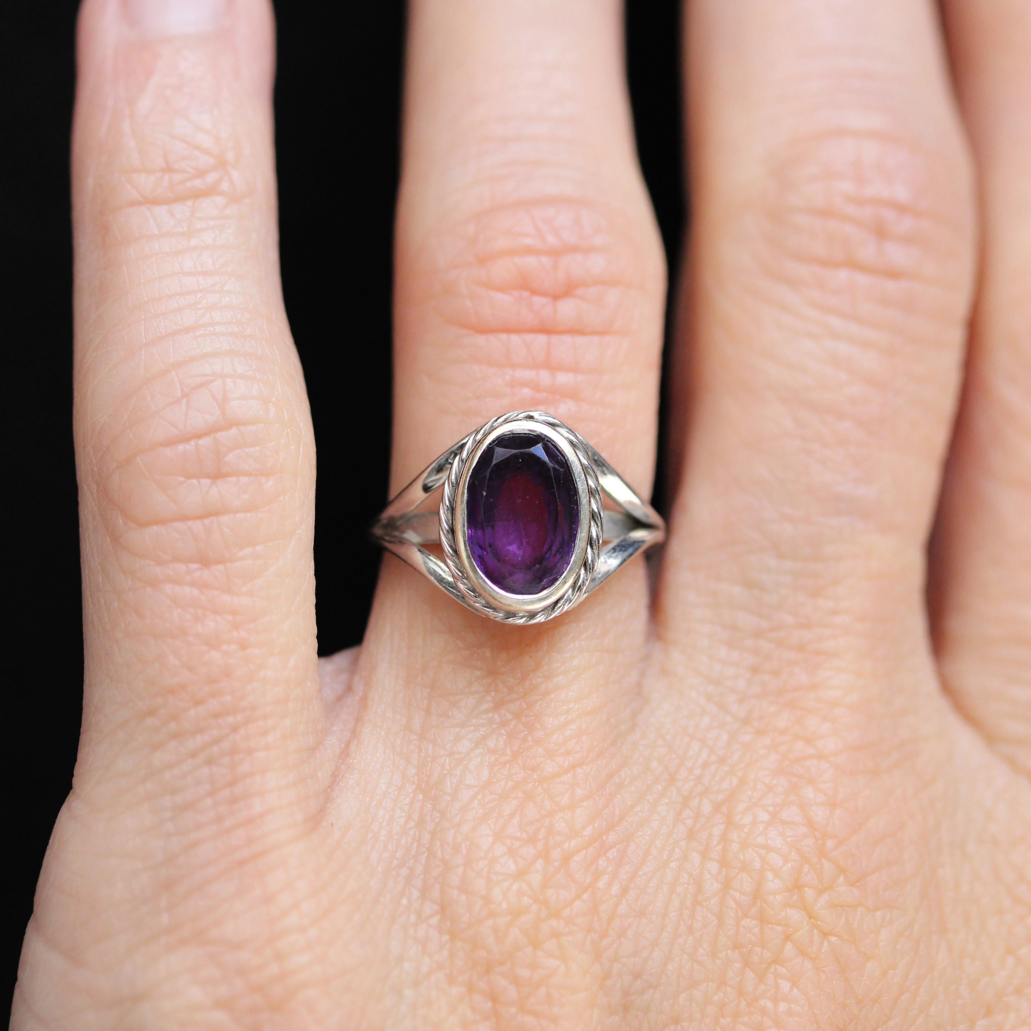 Bague torsadée moderne en or blanc 18 carats avec améthyste Pour femmes en vente