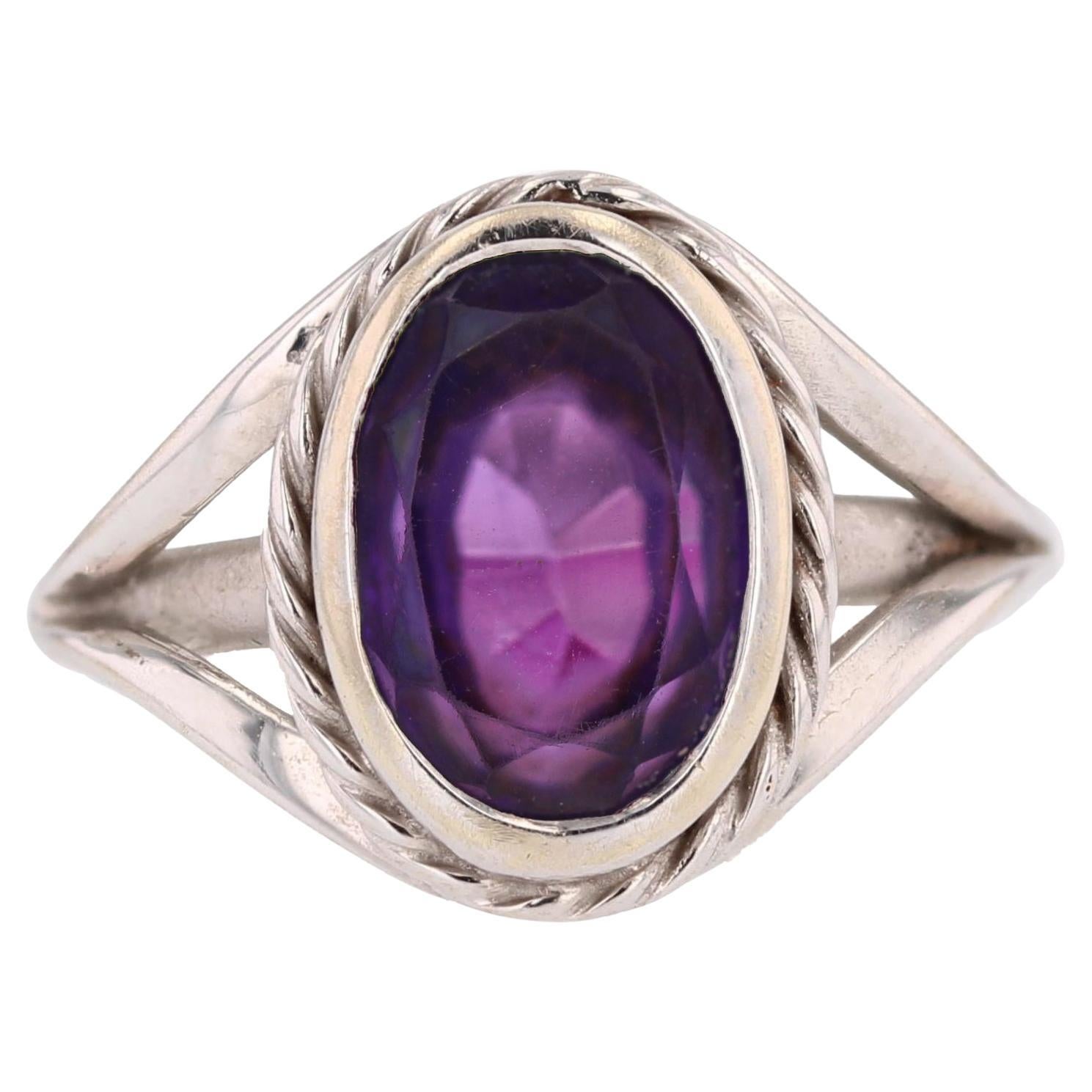 Bague torsadée moderne en or blanc 18 carats avec améthyste en vente