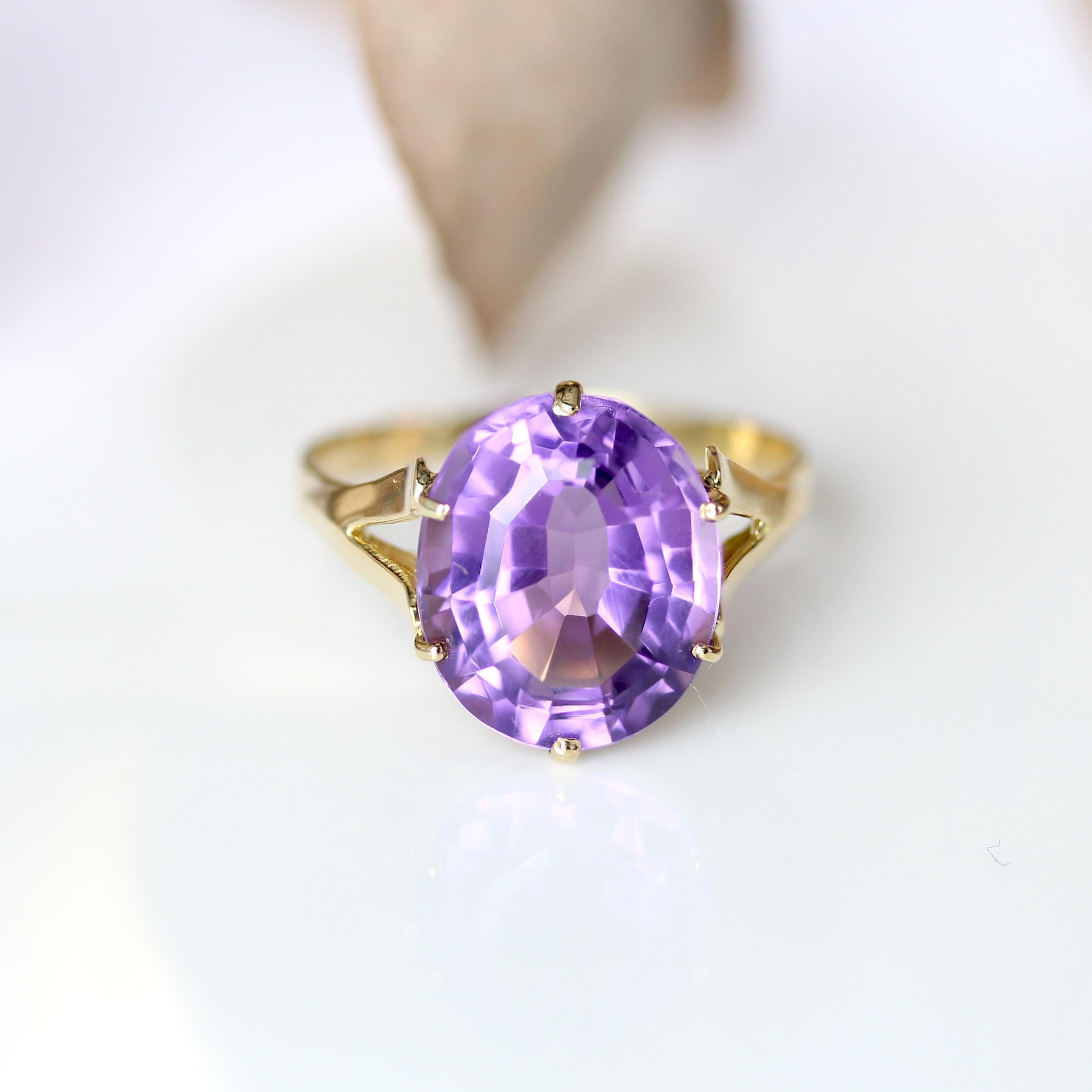 Oval Cut Modern Amethyst 18 Karat Yellow Gold Cocktail Ring For Sale