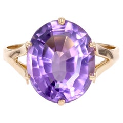Moderner Cocktailring mit Amethyst aus 18 Karat Gelbgold