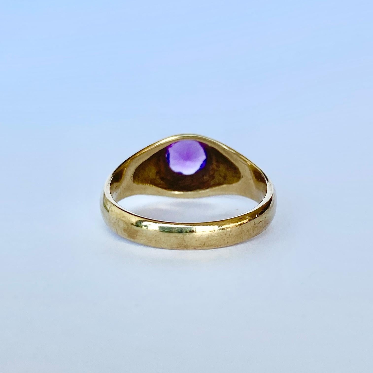 Round Cut Modern Amethyst and 9 Carat Gold Band For Sale