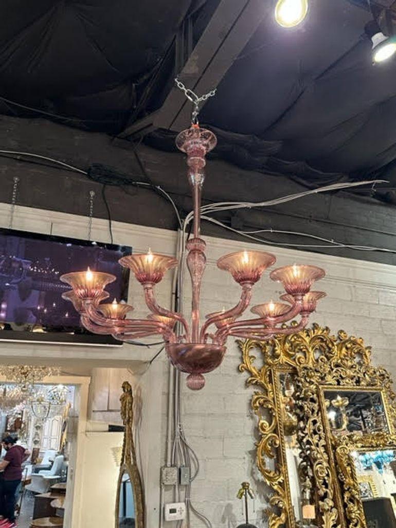Lampadario decorativo moderno in vetro di Murano color ametista con 10 bracci. Uno dei preferiti dai migliori designer. Adorabile!!!