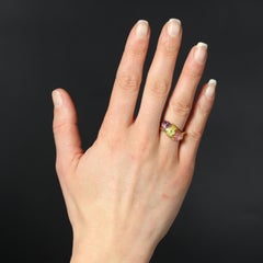 Anello moderno con ametista, prasiolite e tormalina incisa a forma di fiore in oro giallo 18 carati