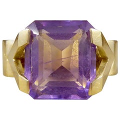 Modern Amethyst Ring in 18 Carat Yellow Gold Modern Amethyst Ring in 18 Carat Yellow Gold