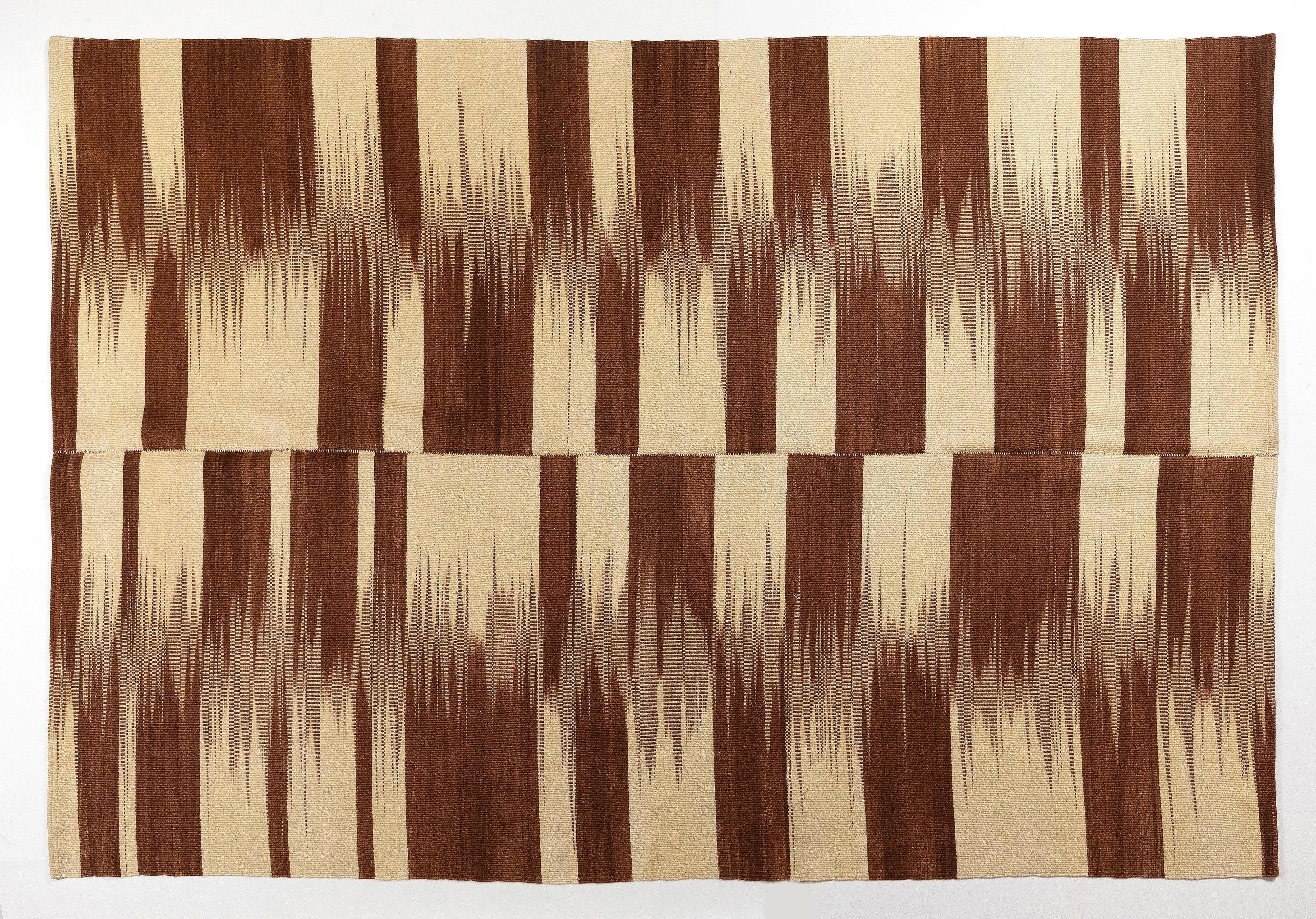 A modern flat-weave rug with minimal design. Handwoven by female artisans in a rural village workshop in Eastern Turkey under the supervision and with the support of Ministry of Education and Ministry of Culture and Tourism of Turkey.
Wool wefts on