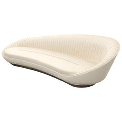 Sofá Moderno y Confortable, Silueta Arrolladora