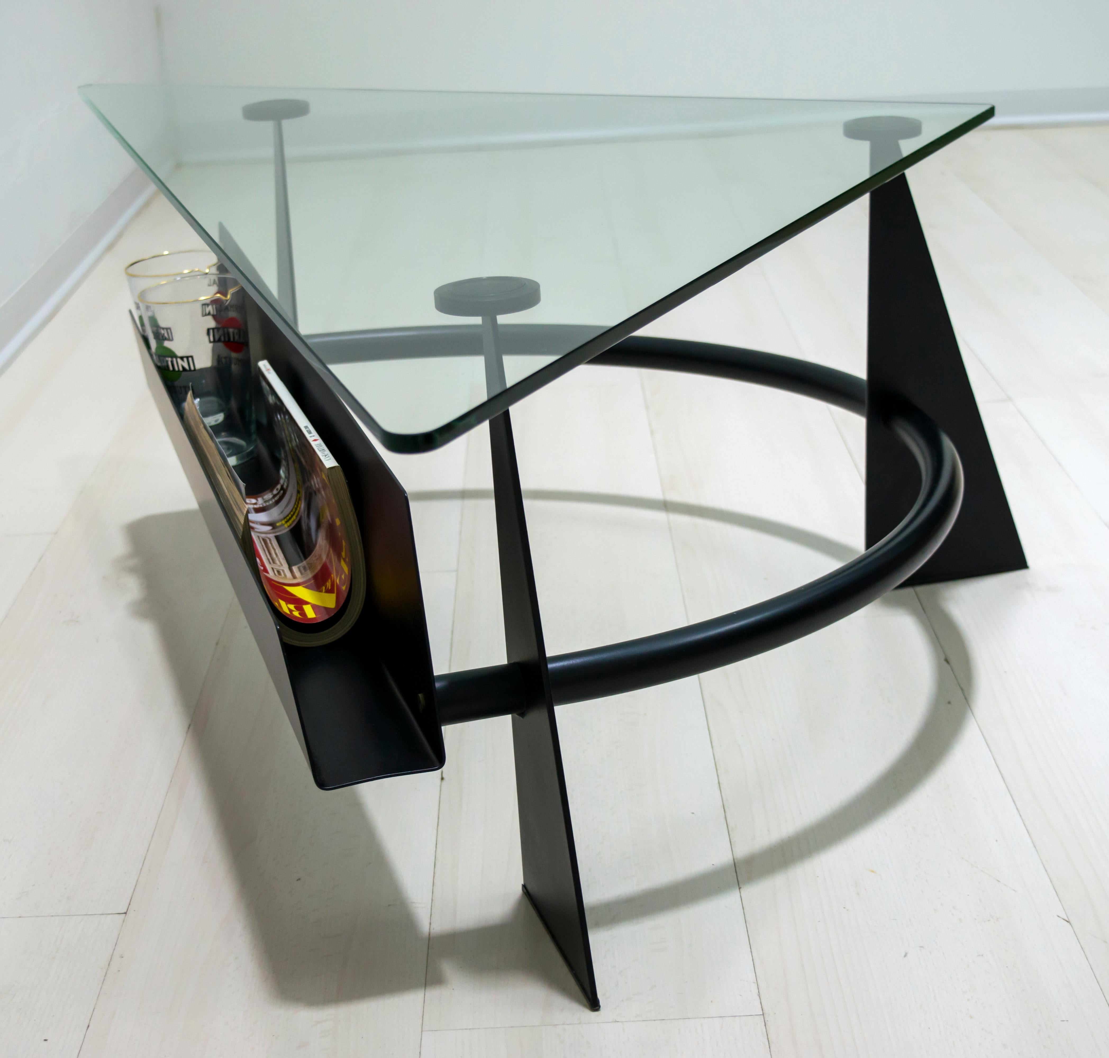 Table basse italienne moderne et contemporaine en métal noirci et plateau en verre, 1990 en vente 5
