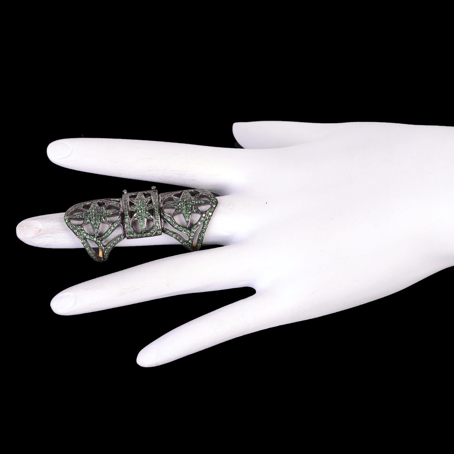 Modern and Designer Tsavorite long ring set in Silver and 18K Gold has cross motif making it look a cool gothic piece.

Ring Size: 7 ( Can be sized )

18Kt: 3.16gms
SiIver: 8.06gms
Tsavorite: 1.71cts
