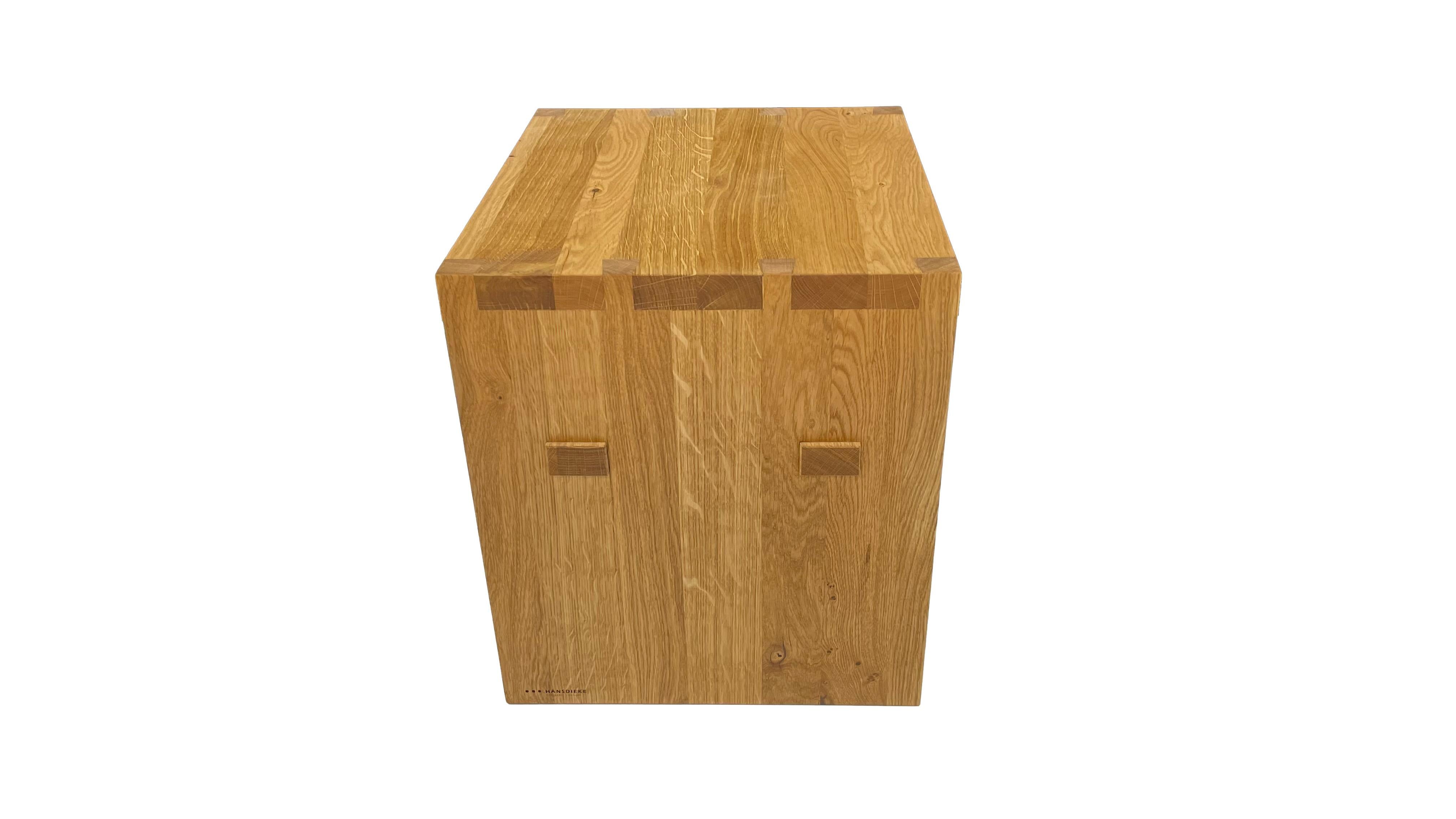Modern and handmade nightstands In New Condition For Sale In Greven, DE