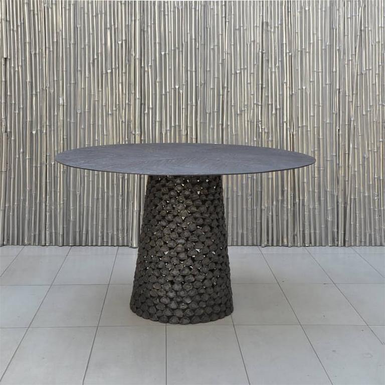 Dining table in black aluminium cast for Dilmos Milano. The table shows on the top a detailed pattern of palm leaves and the base represents a trunk of a palm tree.
Suitable also for outdoor.
Limited edition of 8 pieces.
Signed by the