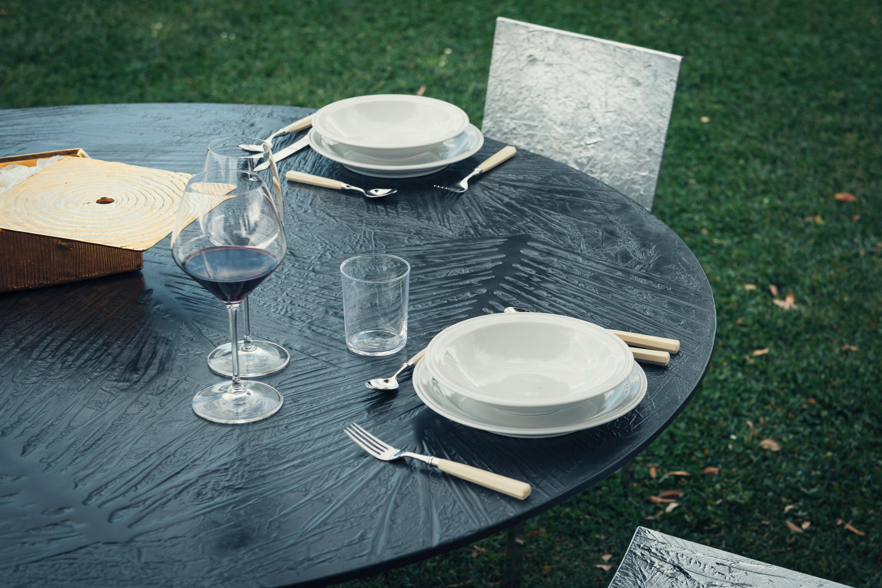 Bronze Modern Andrea Salvetti Dilmos Round Dining Table Black Aluminium Cast Outdoor For Sale