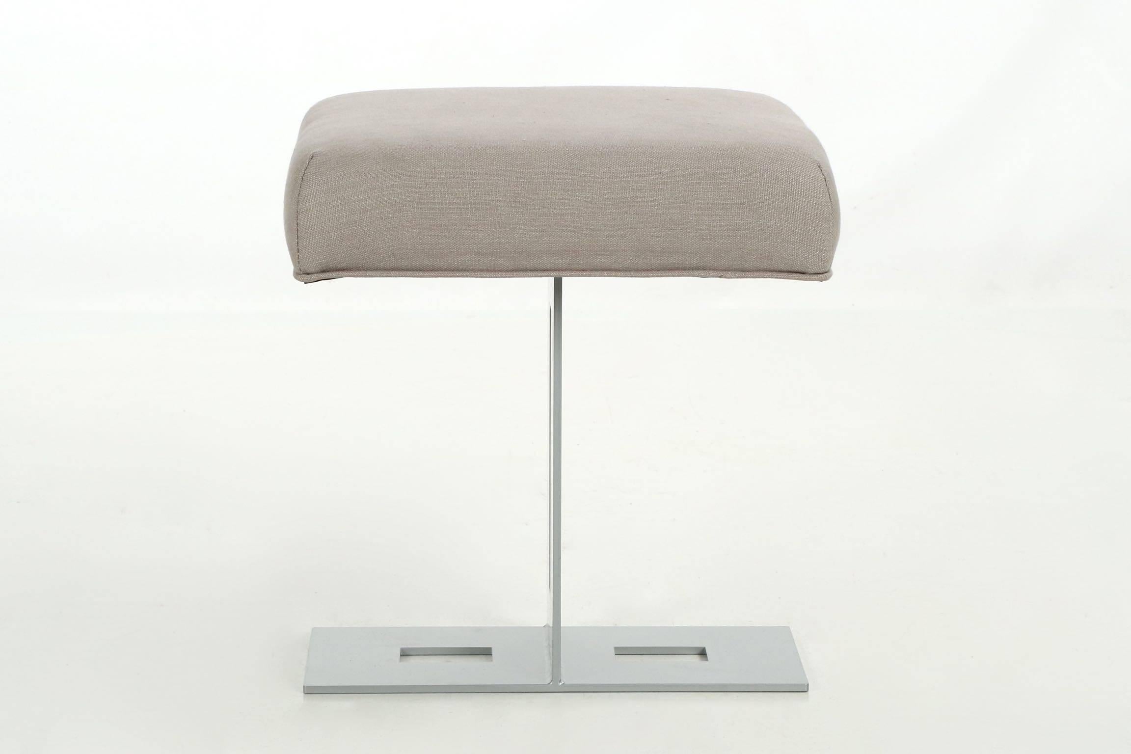 Sillón moderno angular de acero gris con otomana, Siglo XXI Siglo XXI y contemporáneo en venta