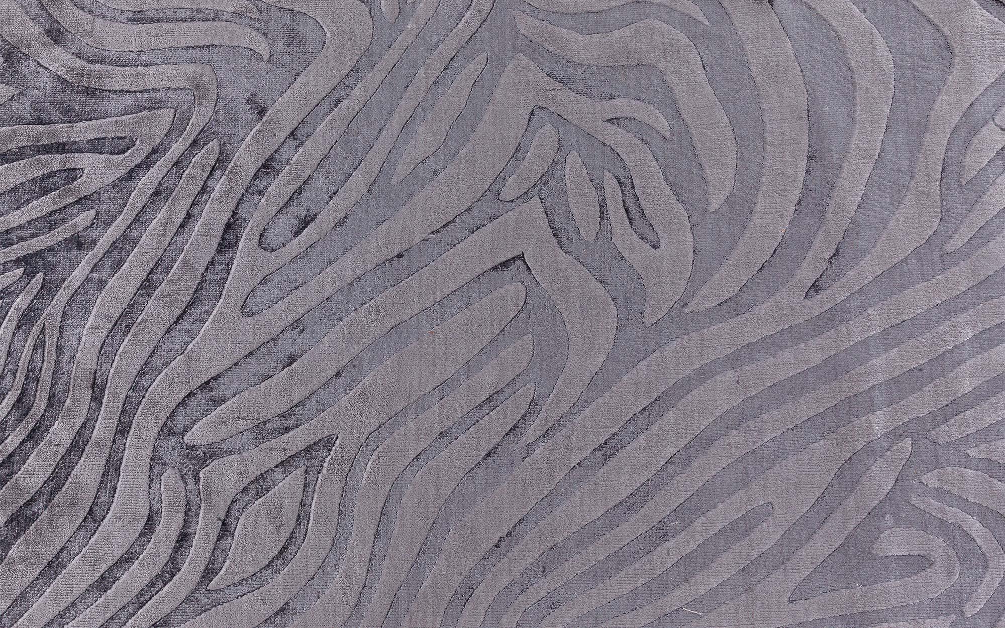 Moderner handgeknüpfter Teppich aus grauer Seide mit Tiermuster von Doris Leslie Blau (Wolle) im Angebot