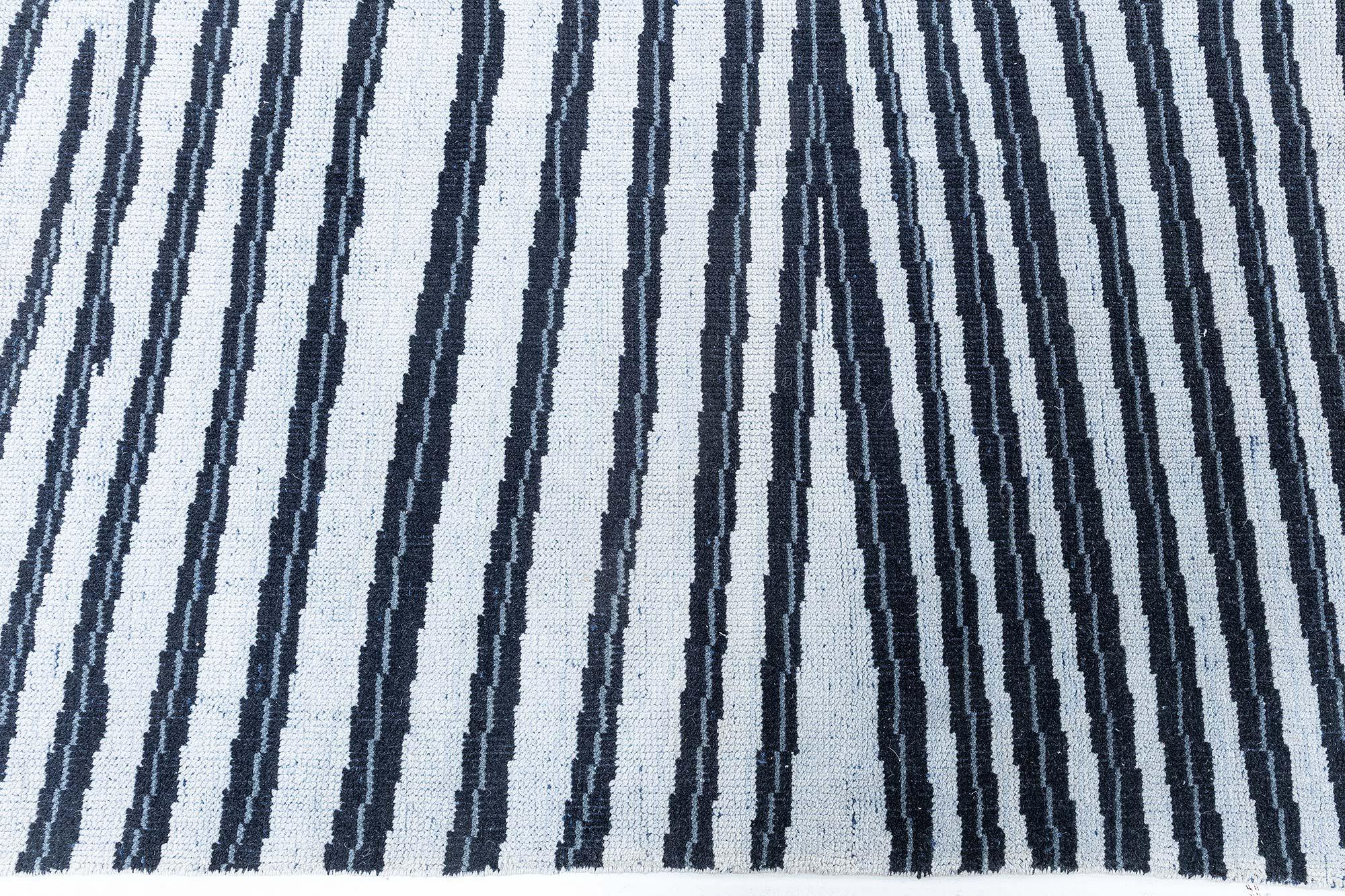 Tapis moderne en laine noir et bleu à motif de zèbre en peau d'animal par Doris Leslie Blau Neuf - En vente à New York, NY
