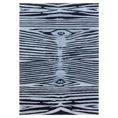 Tapis moderne en laine noir et bleu à motif de zèbre en peau d'animal par Doris Leslie Blau