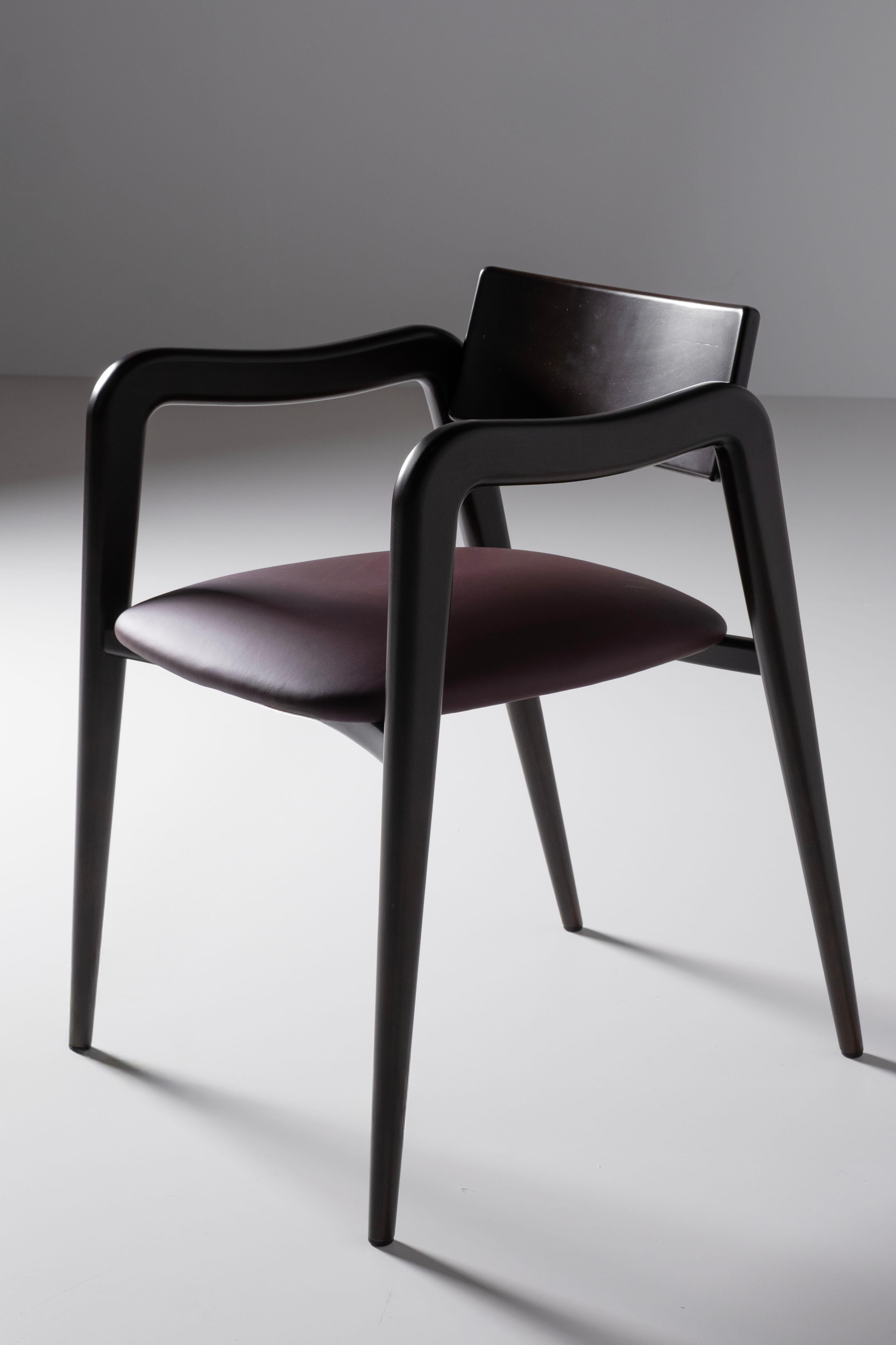 Anjos Chair, Contemporary Collection, Handcrafted in Portugal - Europe by Greenapple.

La chaise de salle à manger Anjos capture l'essence des eaux de la cascade d'Anjos sur l'île de Madère, transformant la beauté de la nature en un design