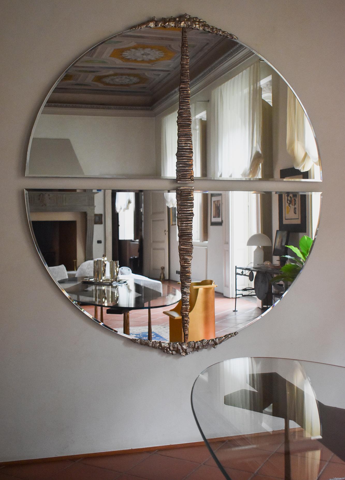 XXIe siècle et contemporain Annibale Oste moderne pour Dilmos - Miroir rond en bronze chromé moulé en vente