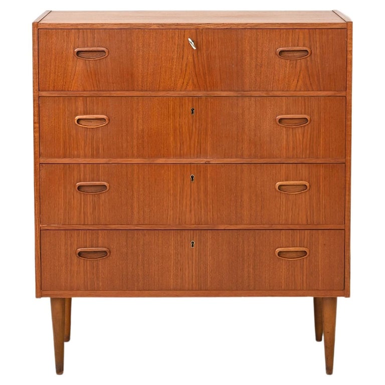 Modern Antique Chest of Drawers with Four Drawers For Sale at 1stDibs