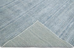 Tapis bleu moderne Apadana's Groove en bambou et soie fait à la main