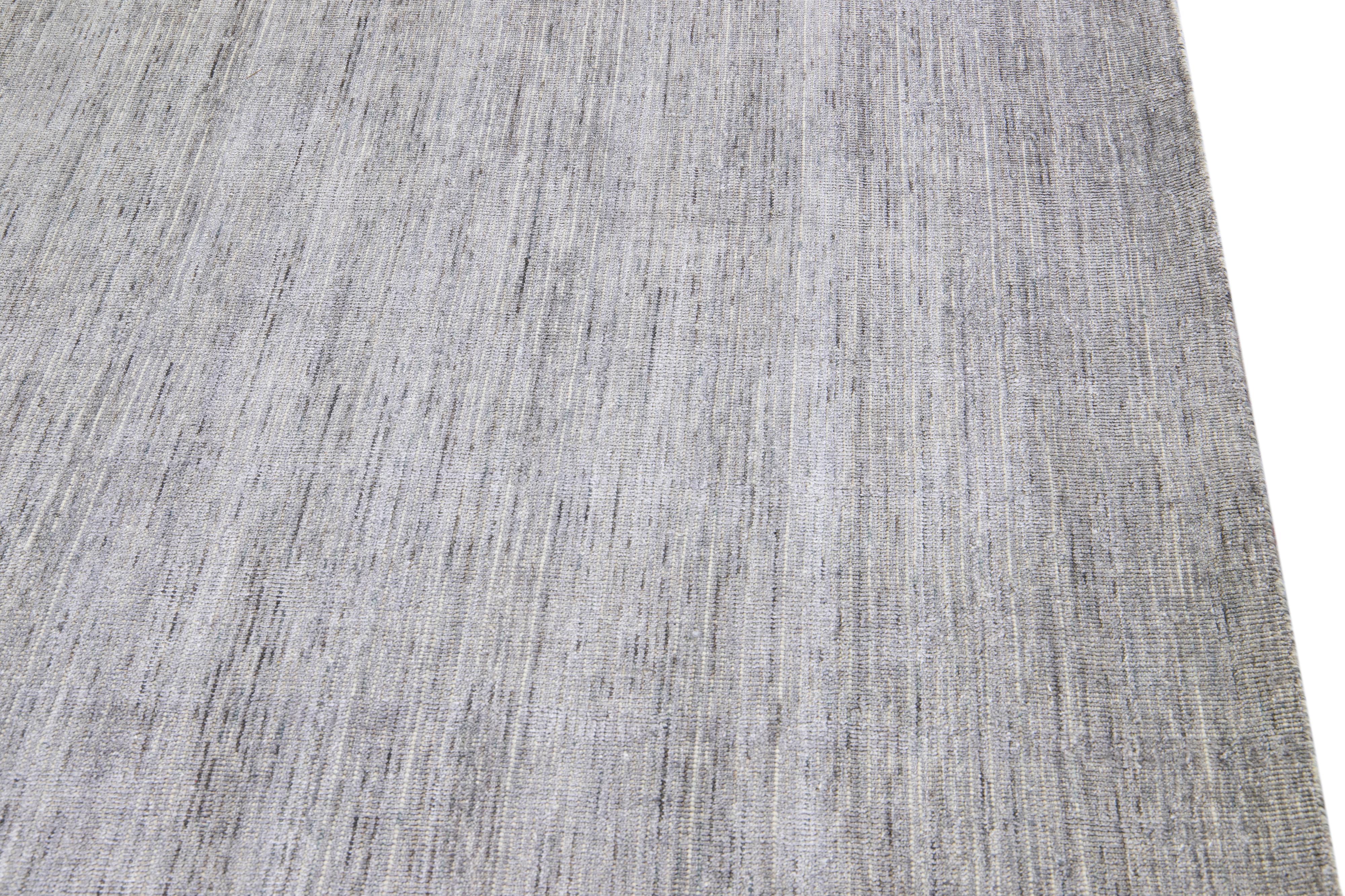 Moderner moderner Apadana's Groove Bambus/Seide Handgefertigter grauer Teppich im Angebot 3