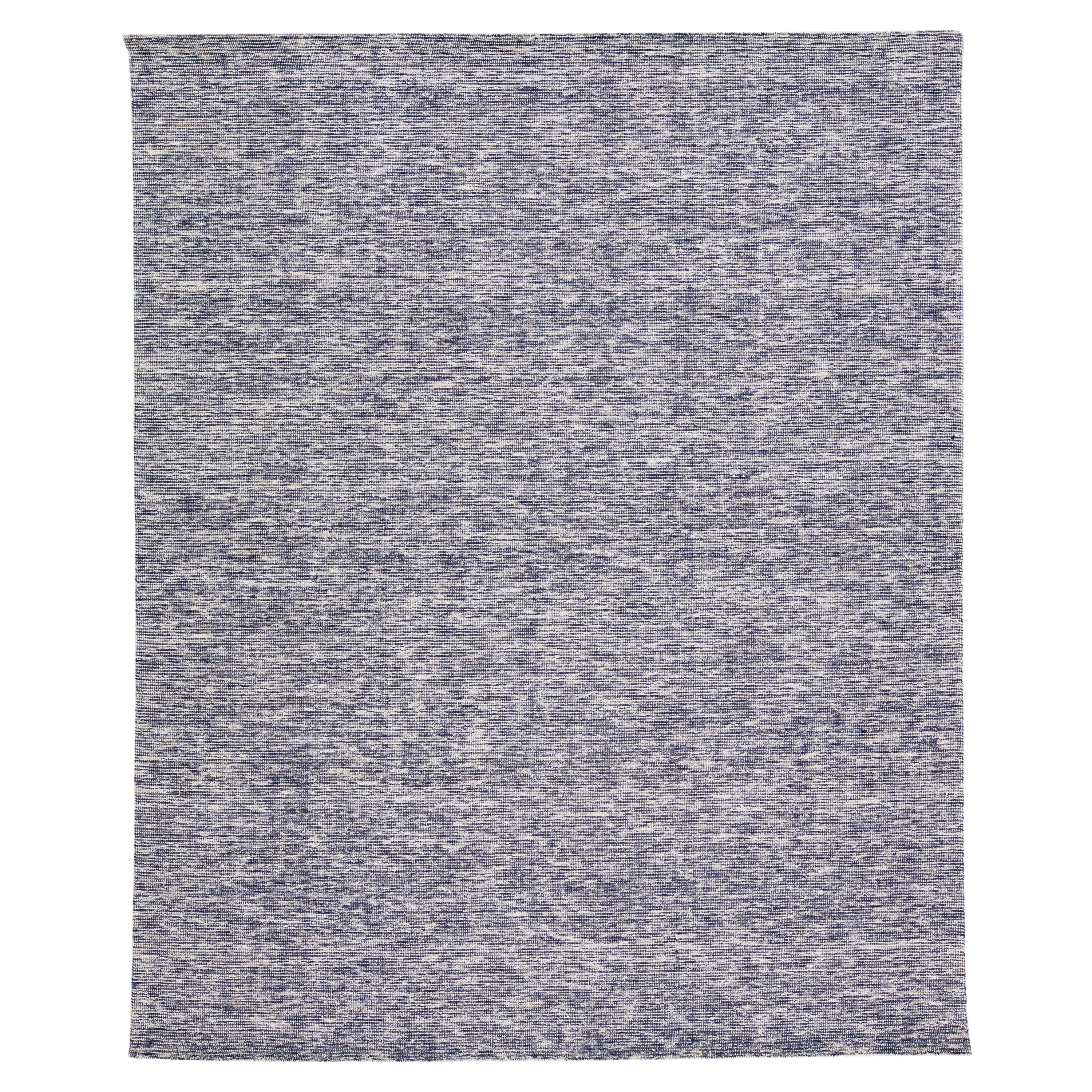 Moderner Apadana's Groove Bambus/Seide Handgefertigter Teppich in Marineblau
