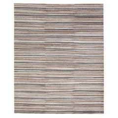 Tapis moderne Apadana's Groove fait à la main en bambou et soie marron avec motif de rayures