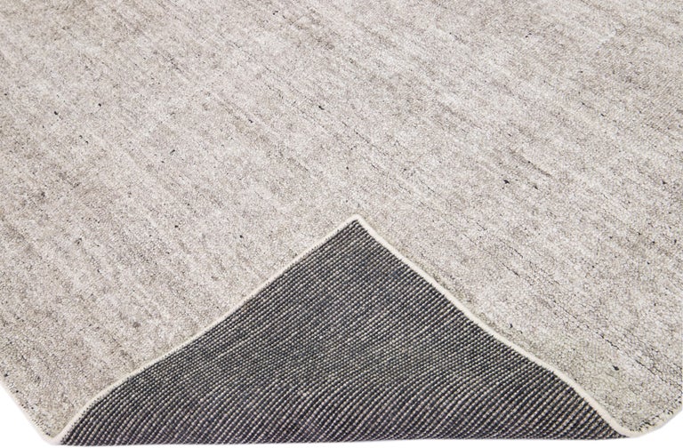 Modern Apadana's Groove Light Gray Handmade Bamboo/Silk Rug with Solid ...