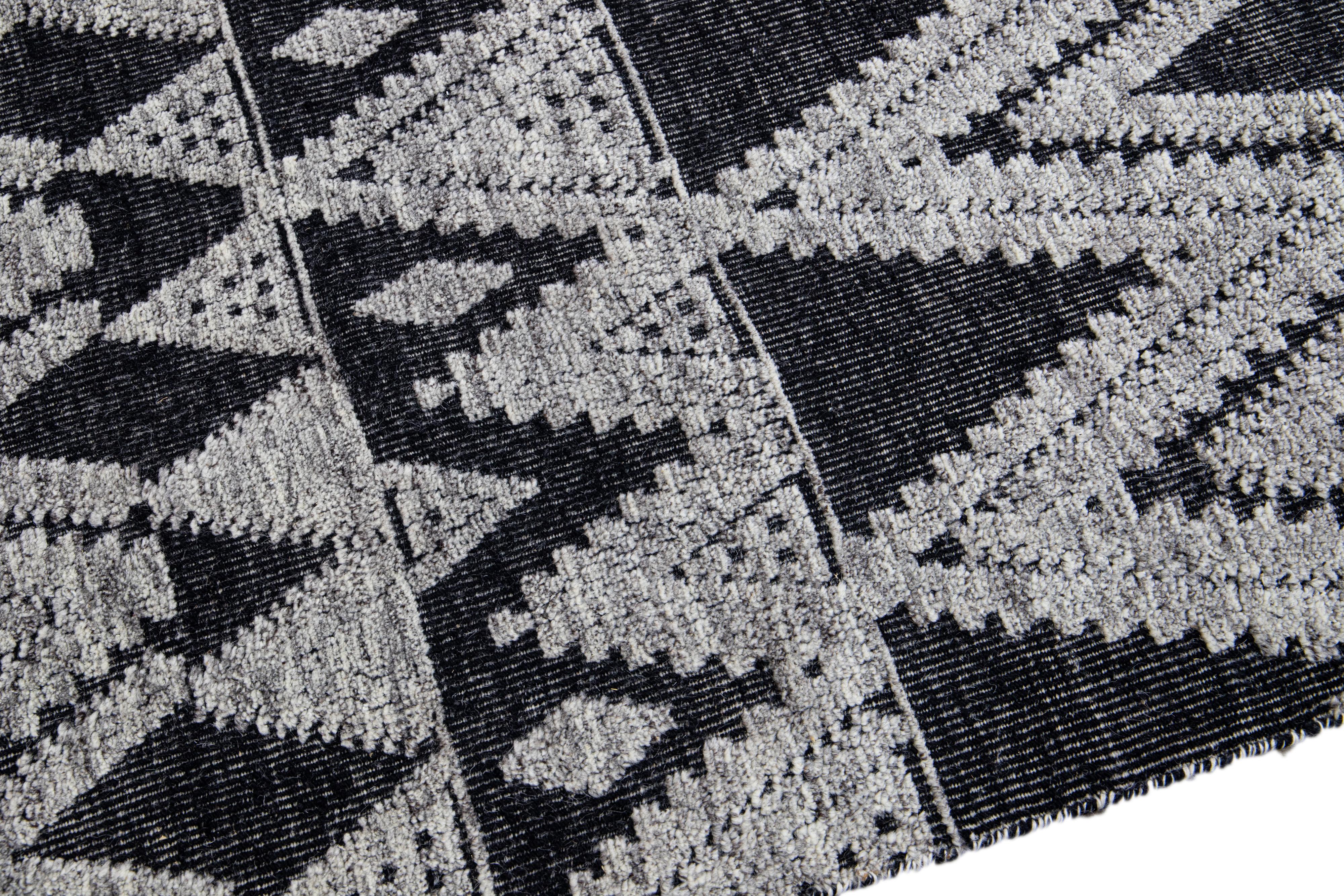 Hand-Knotted Modern Apadana's Safi Collection Handmade Charcoal and Gray Designed Wool Rug For Sale
