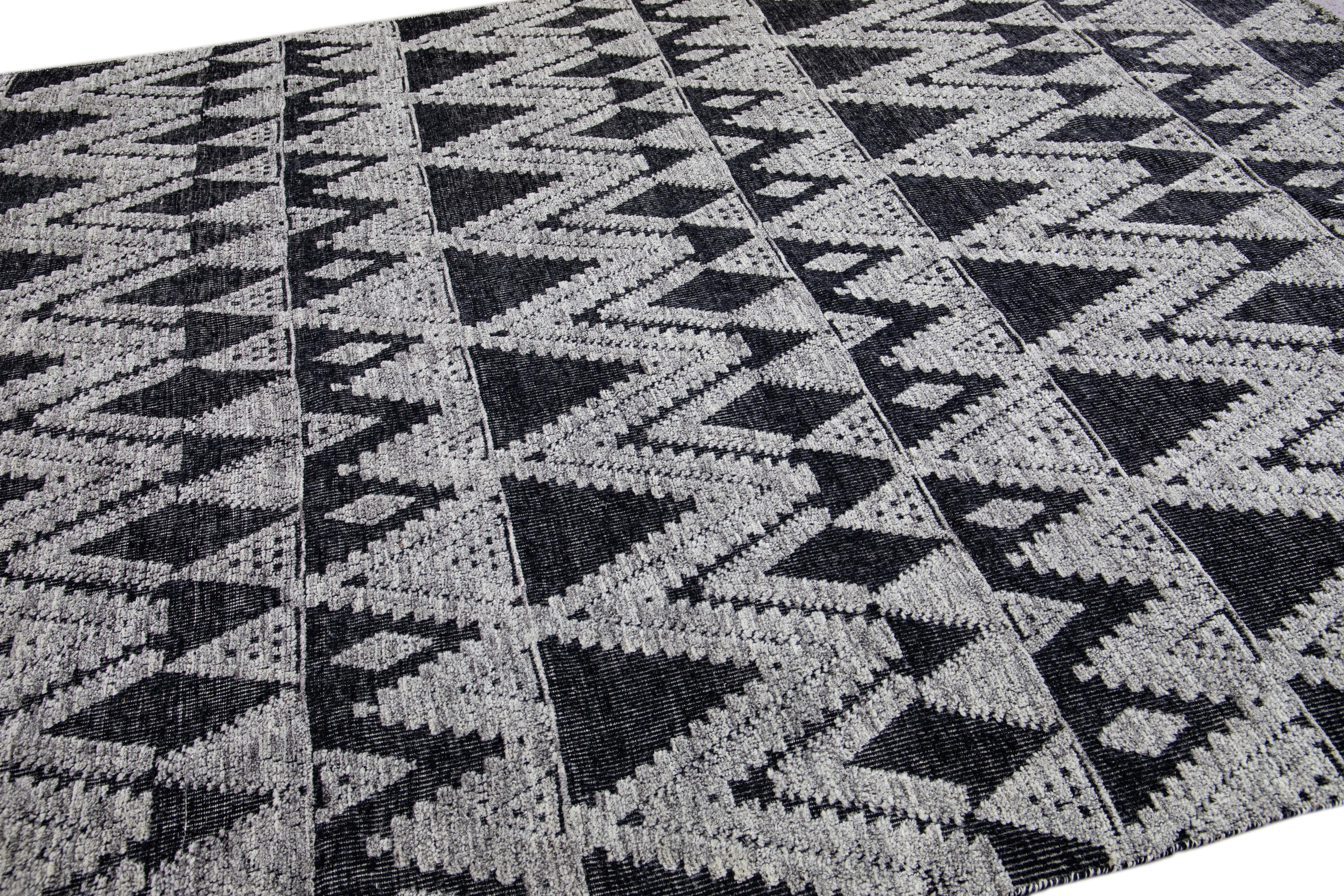 Modern Apadana's Safi Collection Handmade Charcoal and Gray Designed Wool Rug In New Condition For Sale In Norwalk, CT