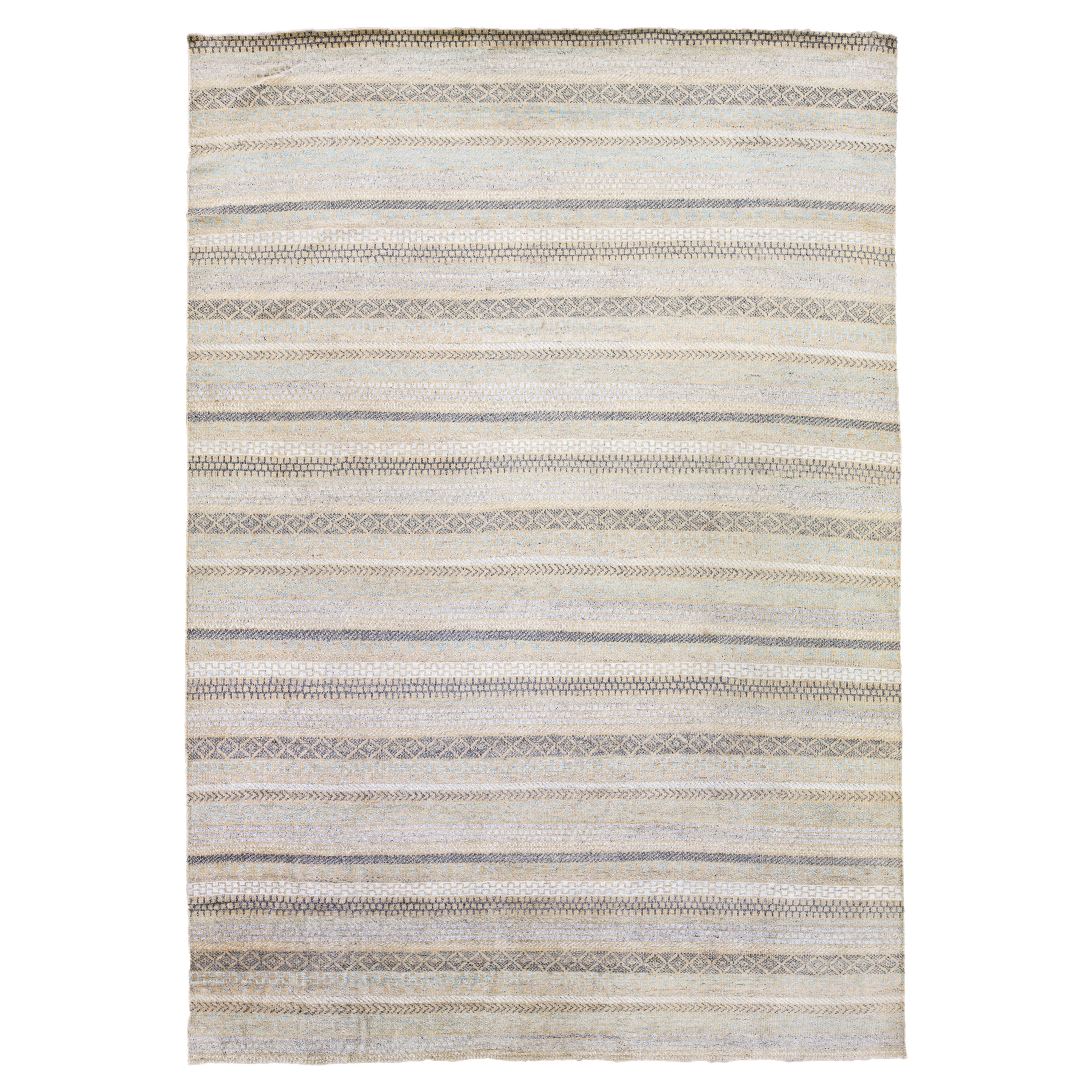 Tapis en laine moderne de la collection Safi d'Amadana, fait à la main et à motif de rayures en vente