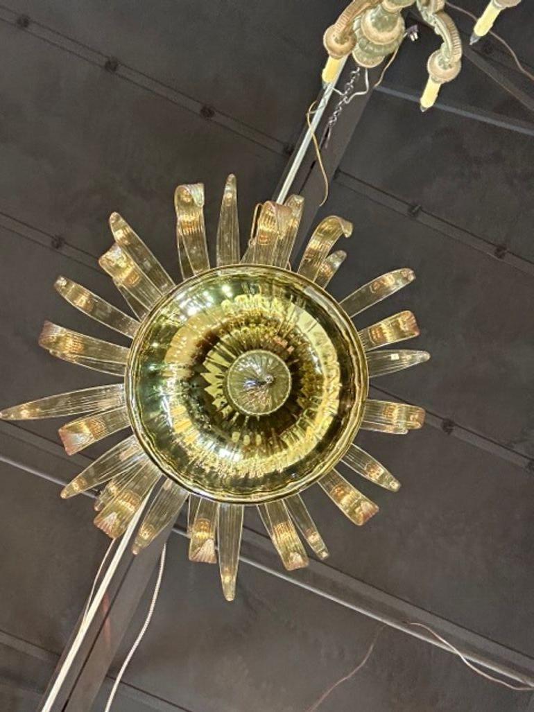 Chandelier moderne en verre de Murano à feuilles de couleur vert pomme en vente 1