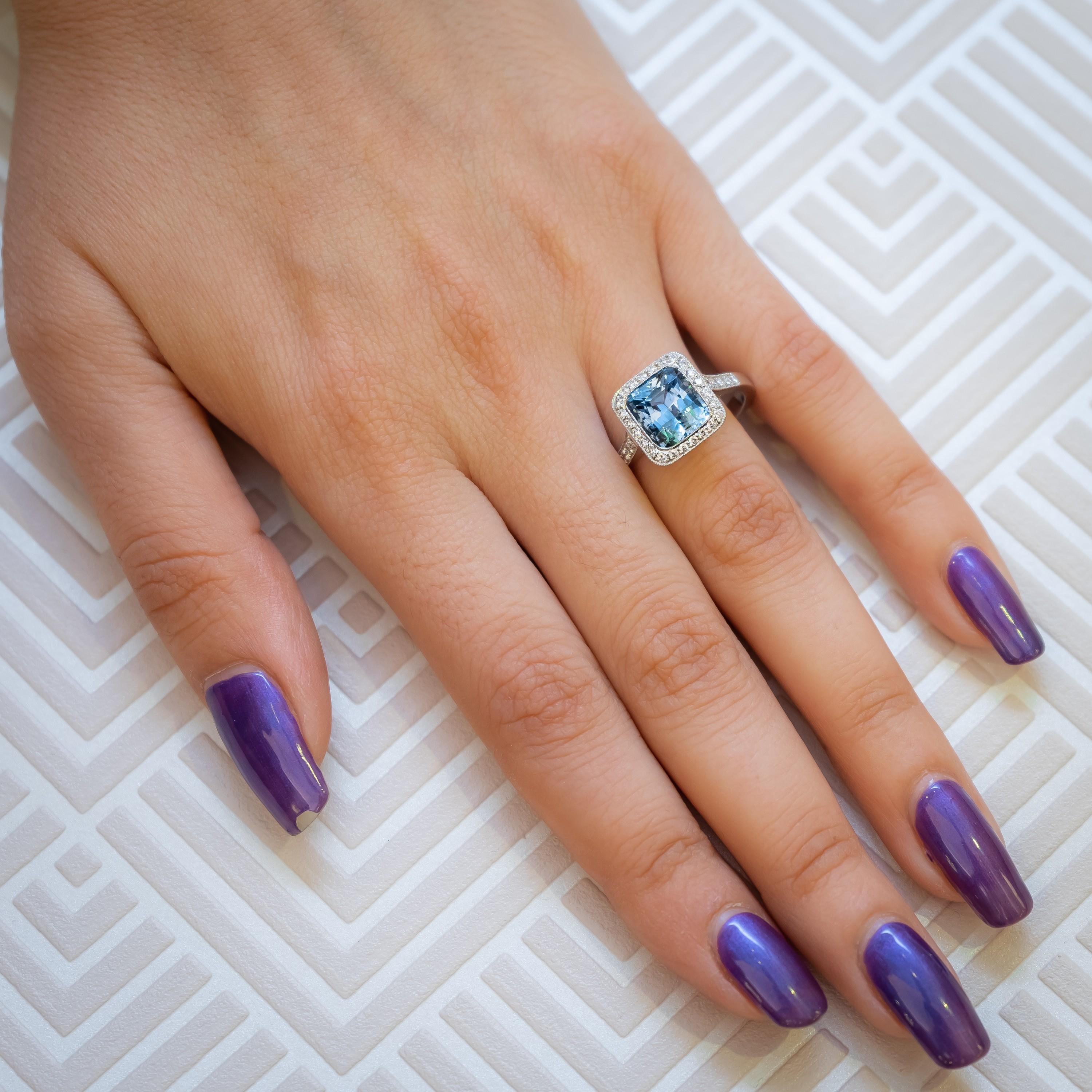 Taglio cuscino Modern Aquamarine, Diamond and Platinum Cluster Ring, 2.59 Carats in vendita