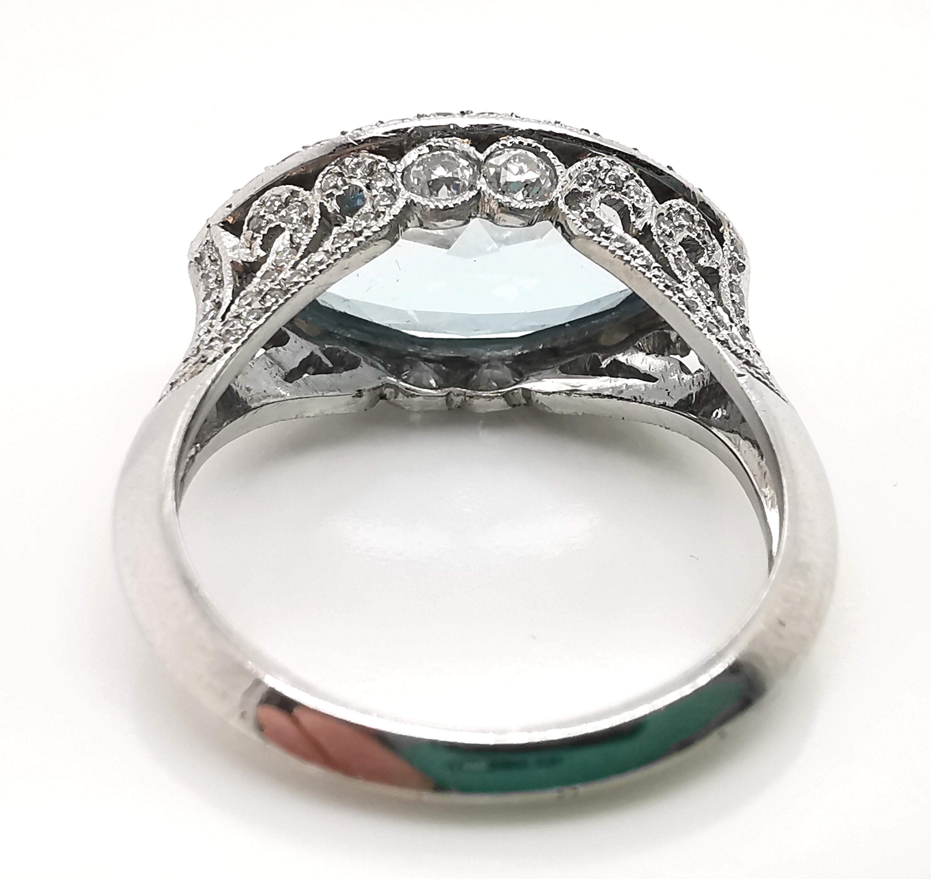 Moderner Cluster-Ring aus Platin mit Aquamarin, Diamant und Platin, 4,69 Karat Damen im Angebot