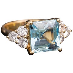 Modern Aquamarine & Diamond Ring Circa 2000s