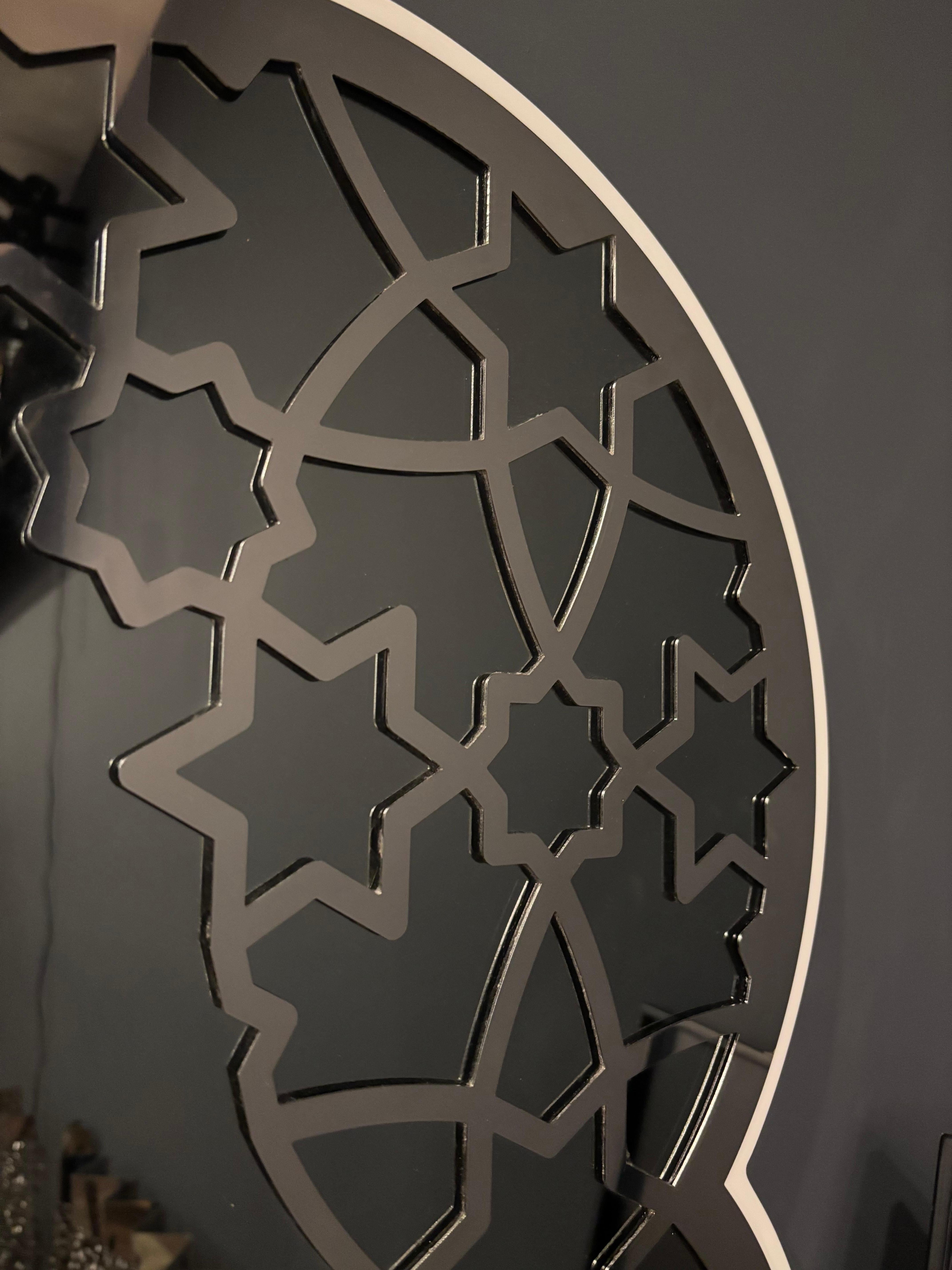 Modern Arabic-Inspired Wall Mirror in Polished Stainless Steel & White Lacquer For Sale 1