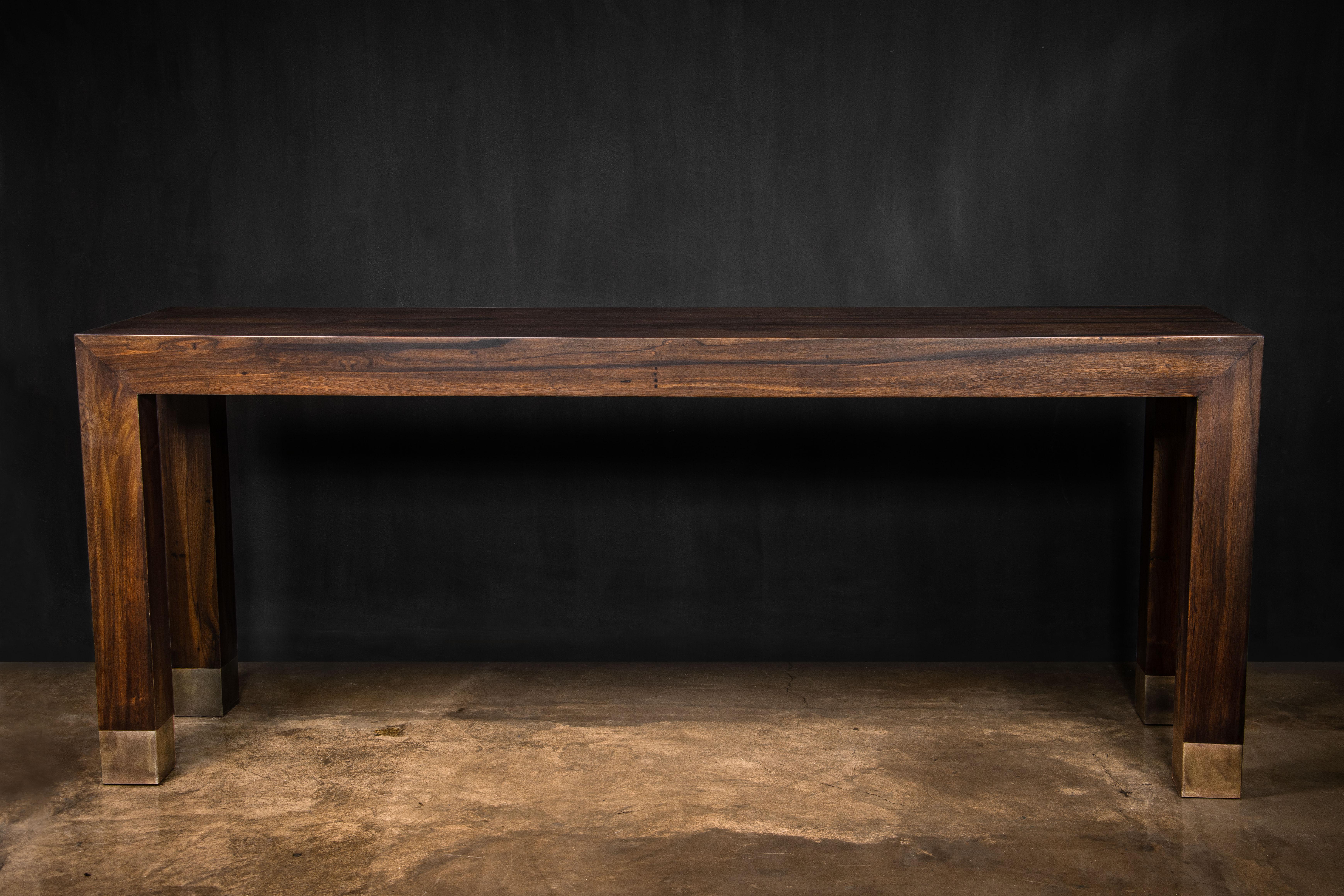 Moderne Table console moderne argentine en bois de rose avec sabots en bronze par Costantini, Dino en vente