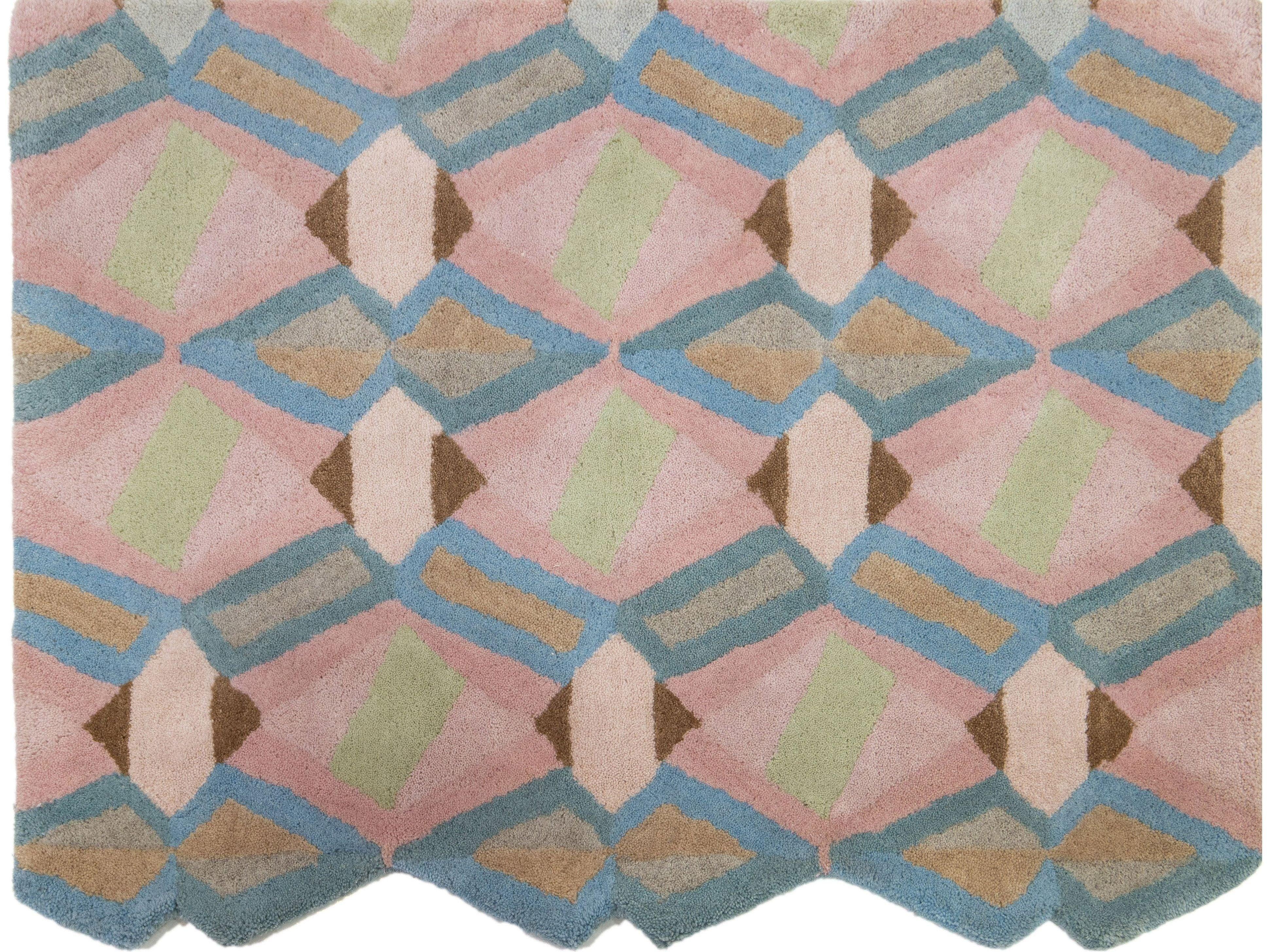 Moderner Arletty maßgefertigter Wollteppich mit geometrischem Muster von Apadana (Handgeknüpft) im Angebot