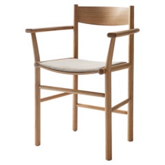 Fauteuil moderne « AKADEMIA » par Wesley Walters et Salla Luhtasela, tissu/chêne clair